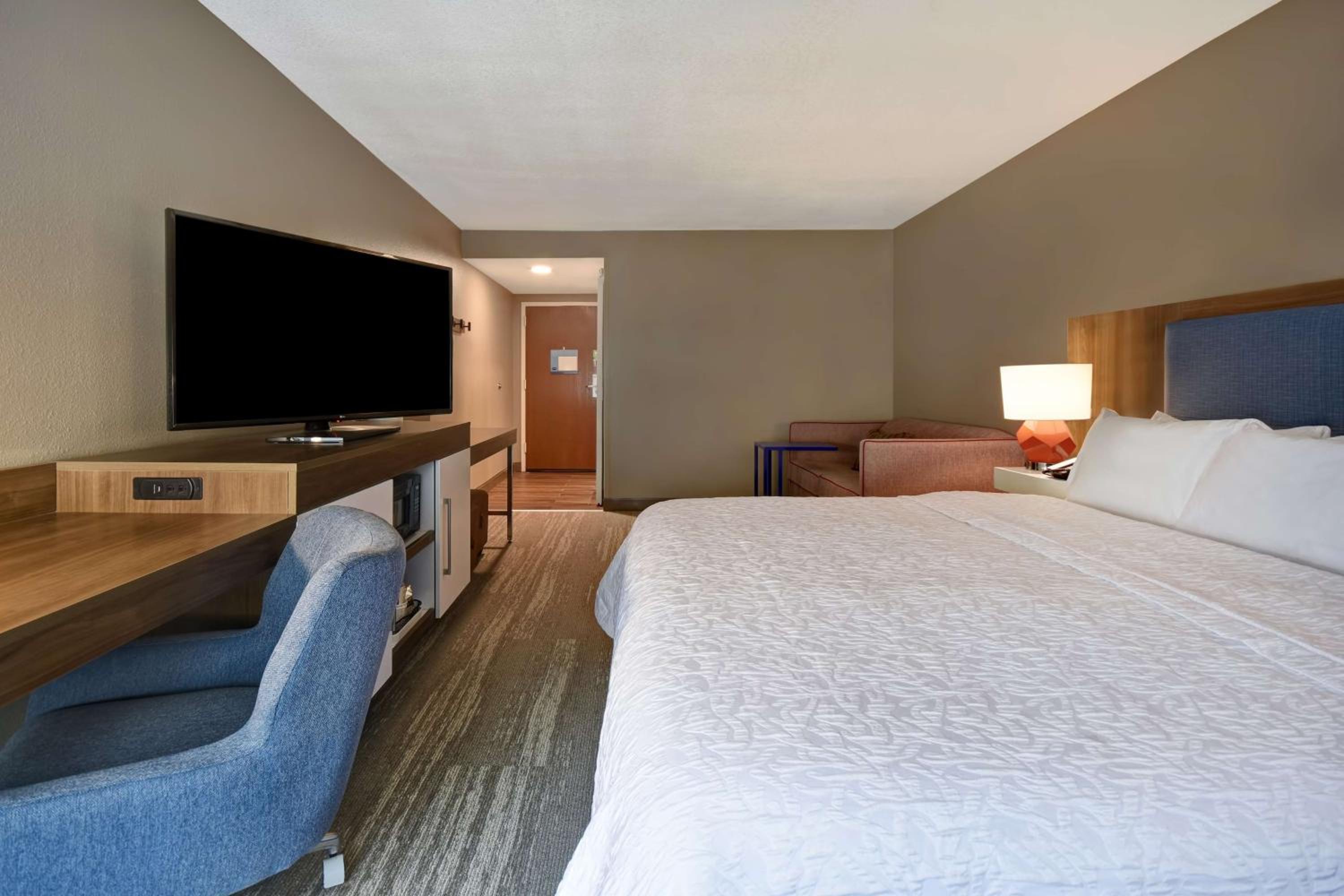 King Room - Non-Smoking - Photo 3