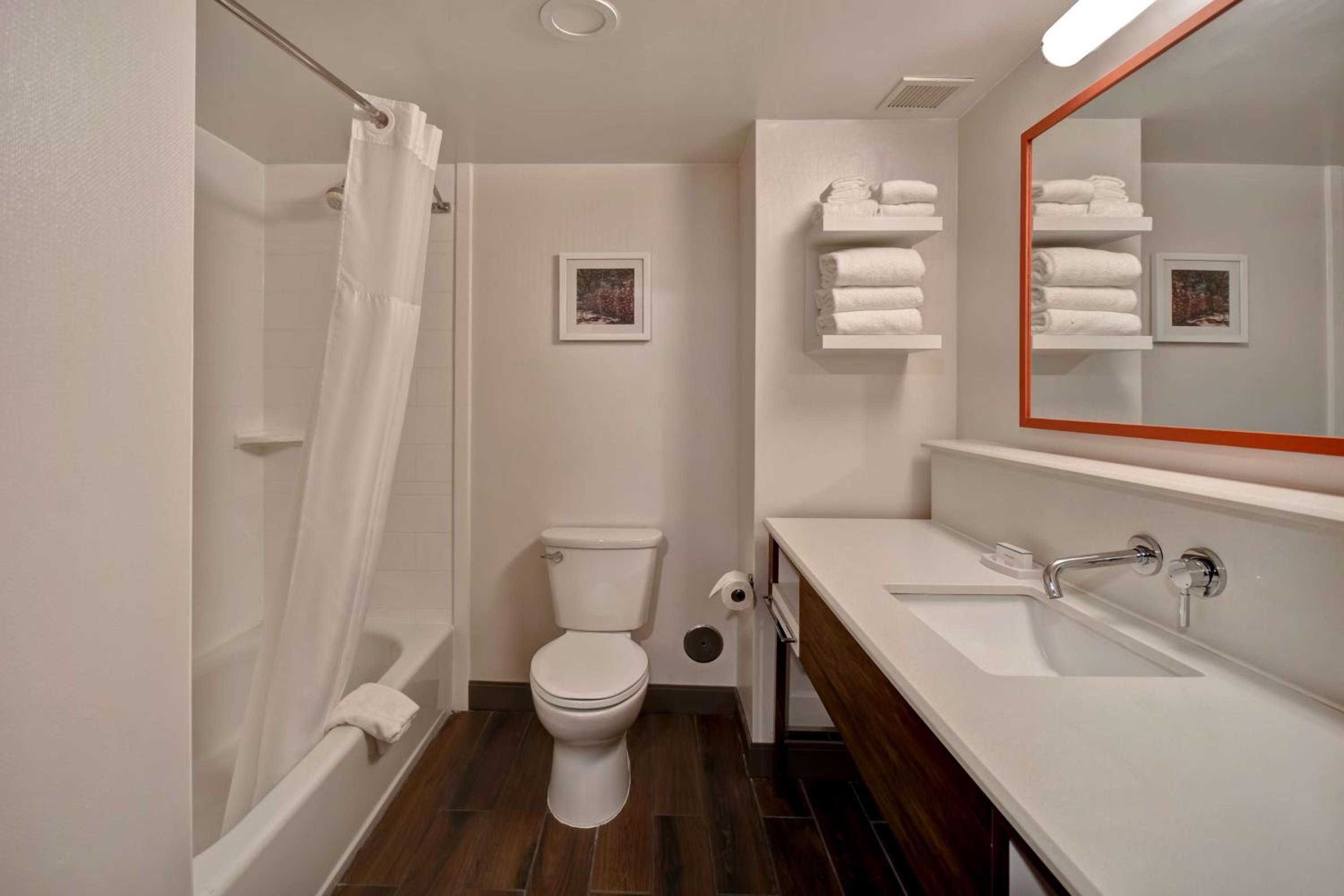 King Room - Non-Smoking - Photo 11
