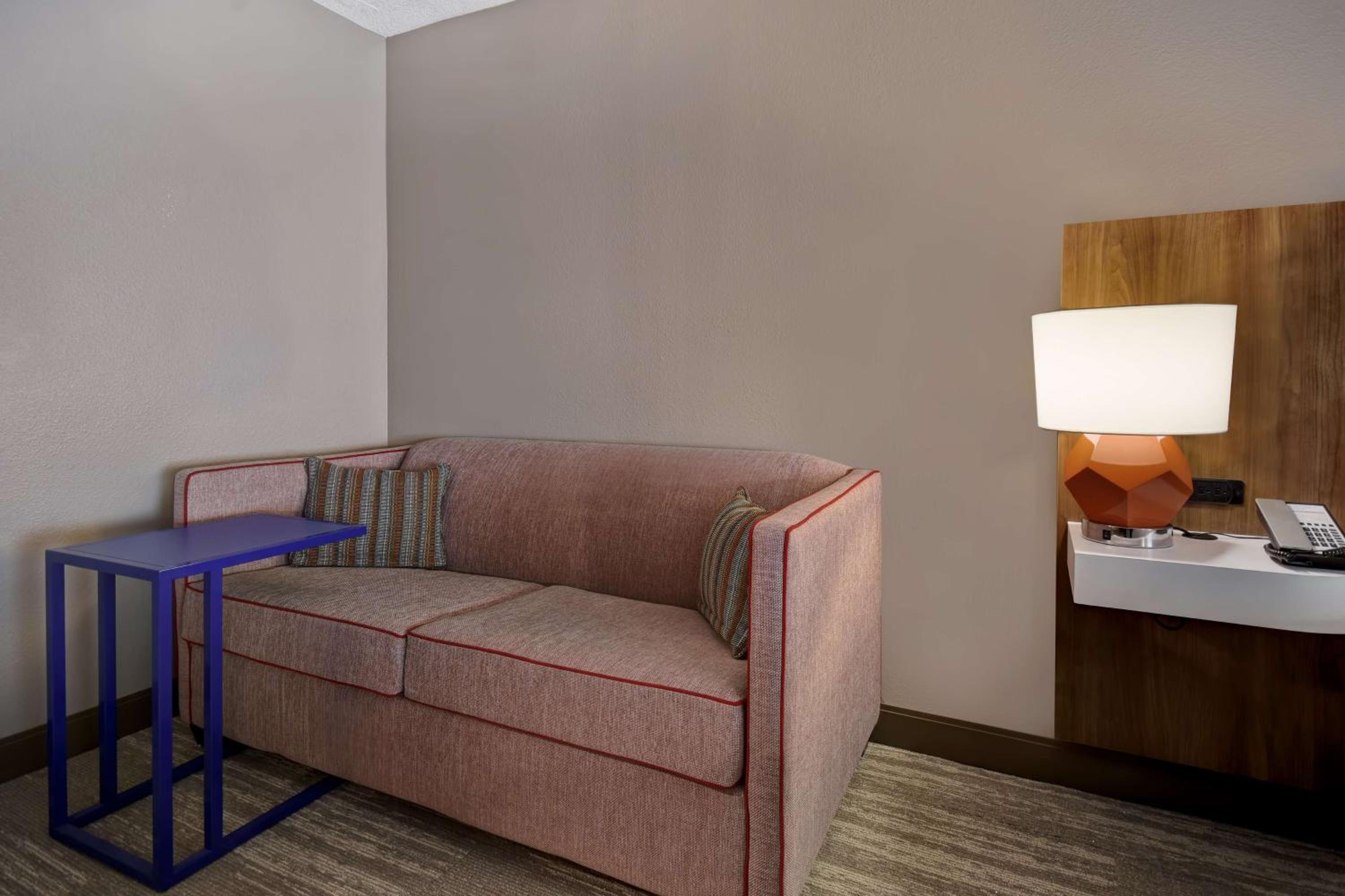 King Room - Non-Smoking - Photo 16