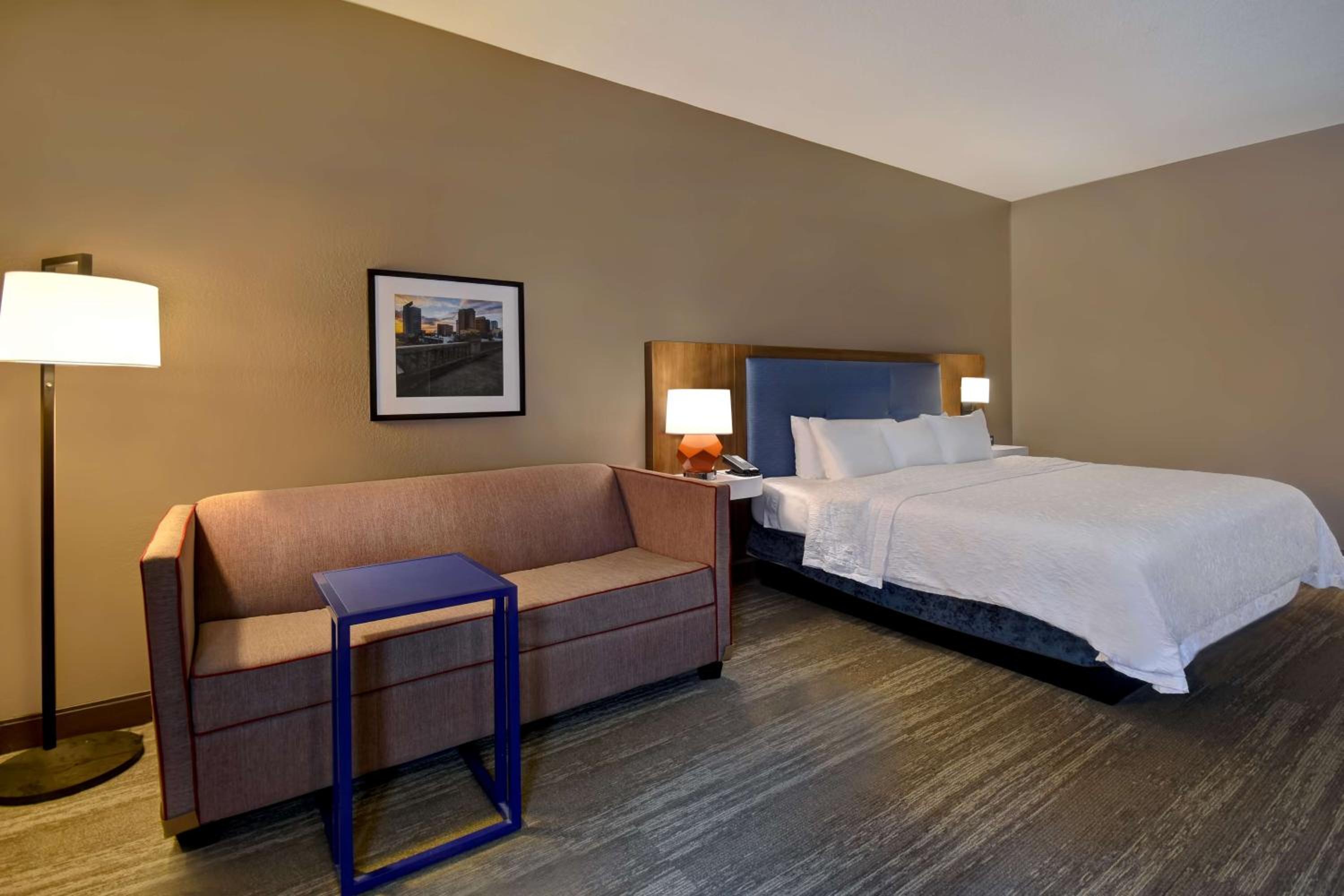 King Room - Non-Smoking - Photo 14