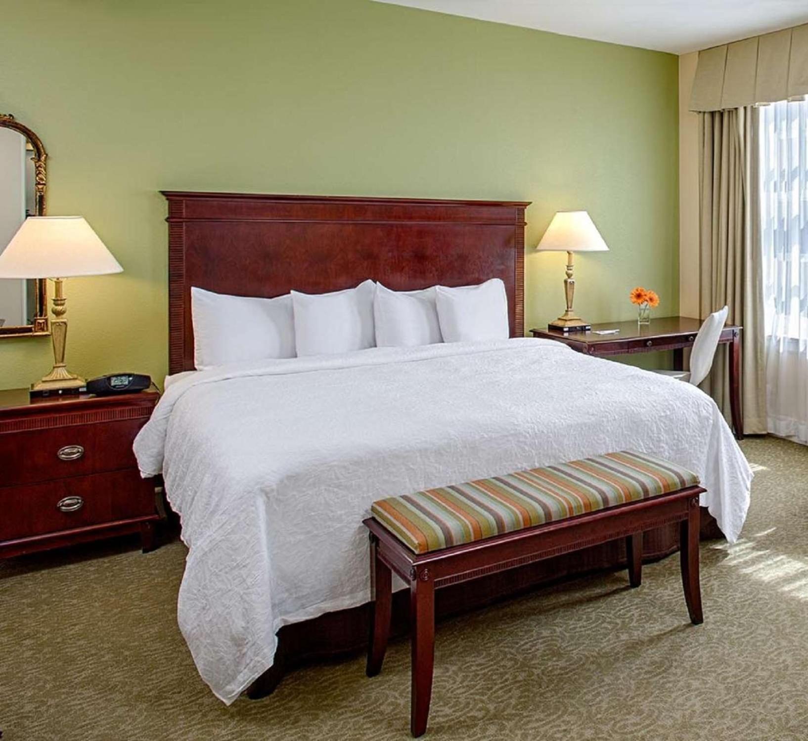 King Room with King Bed - Non-Smoking - Photo 1