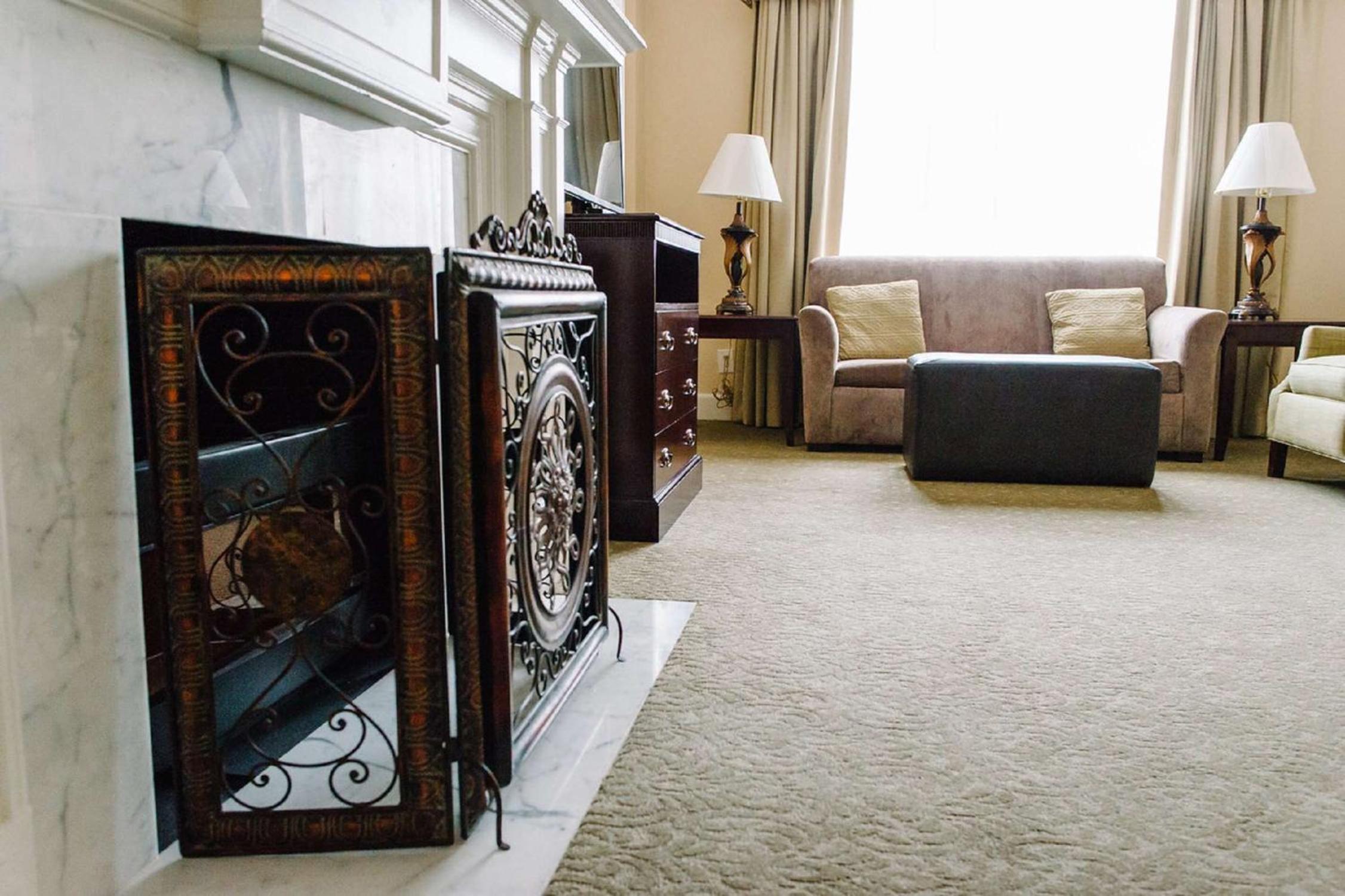 King Suite with Fireplace photo 1