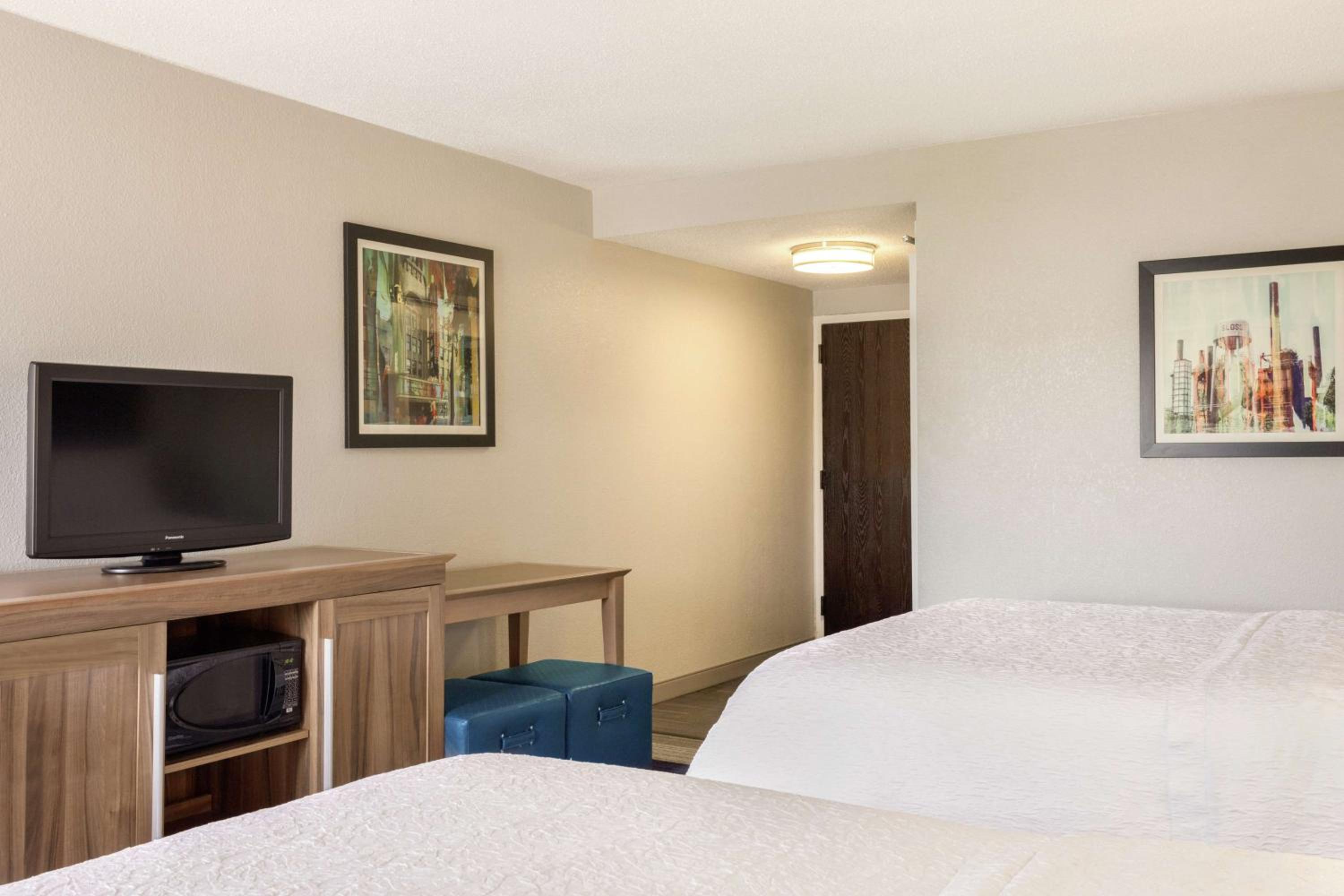 Double Room with Two Double Beds - Hearing Access/Non-Smoking - Photo 1
