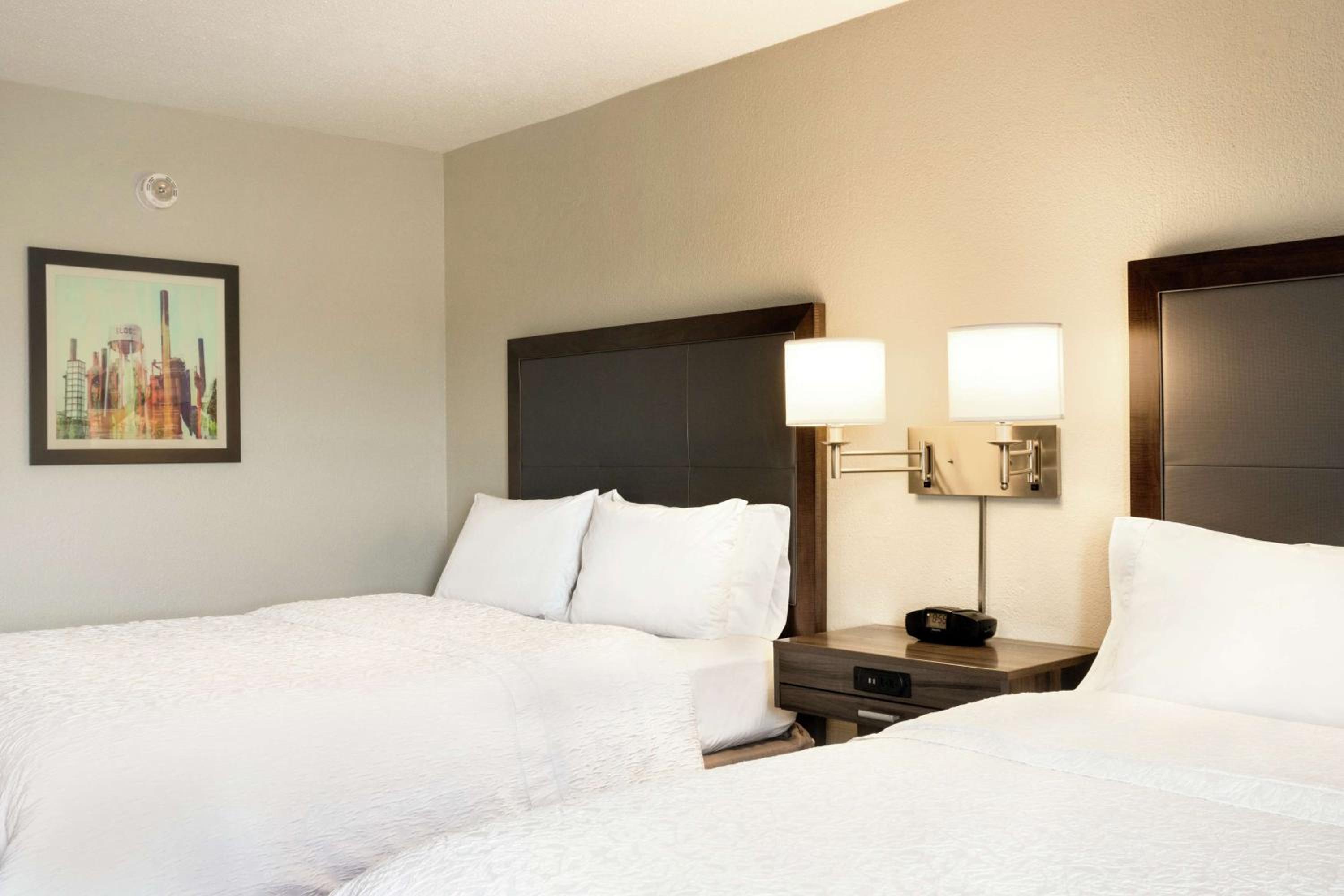 Double Room with Two Double Beds - Hearing Access/Non-Smoking - Photo 3