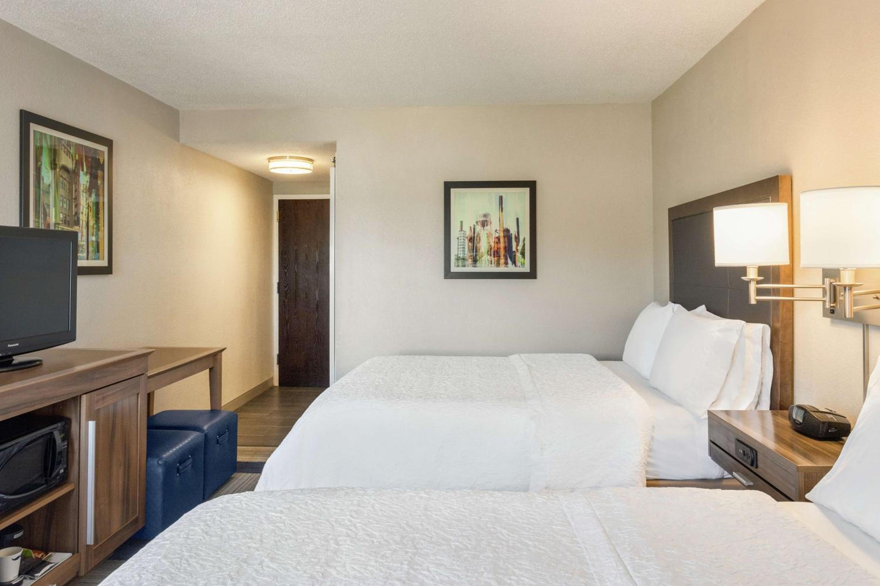Double Room with Two Double Beds - Non-Smoking - Photo 2