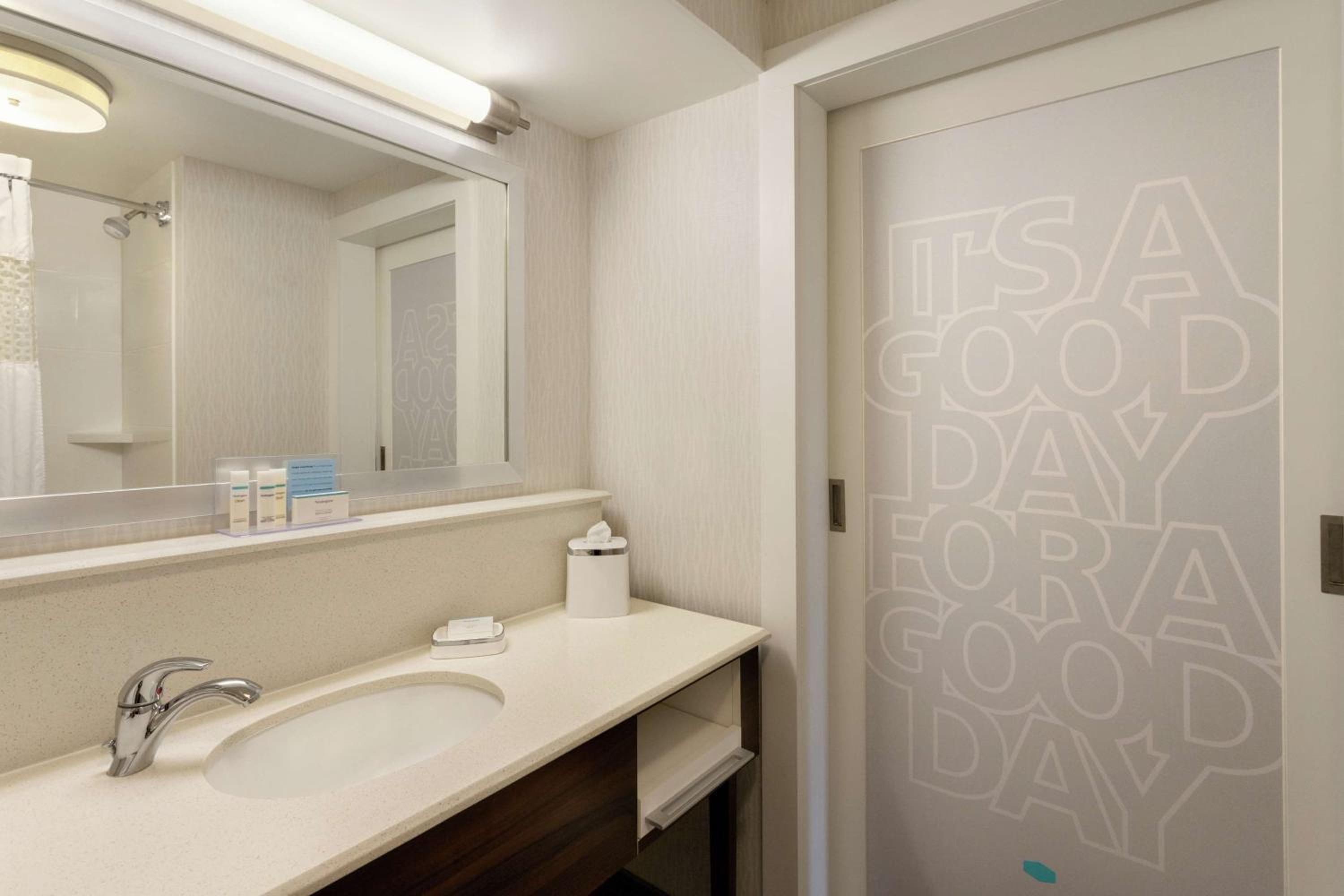 Double Room with Two Double Beds - Non-Smoking - Photo 3