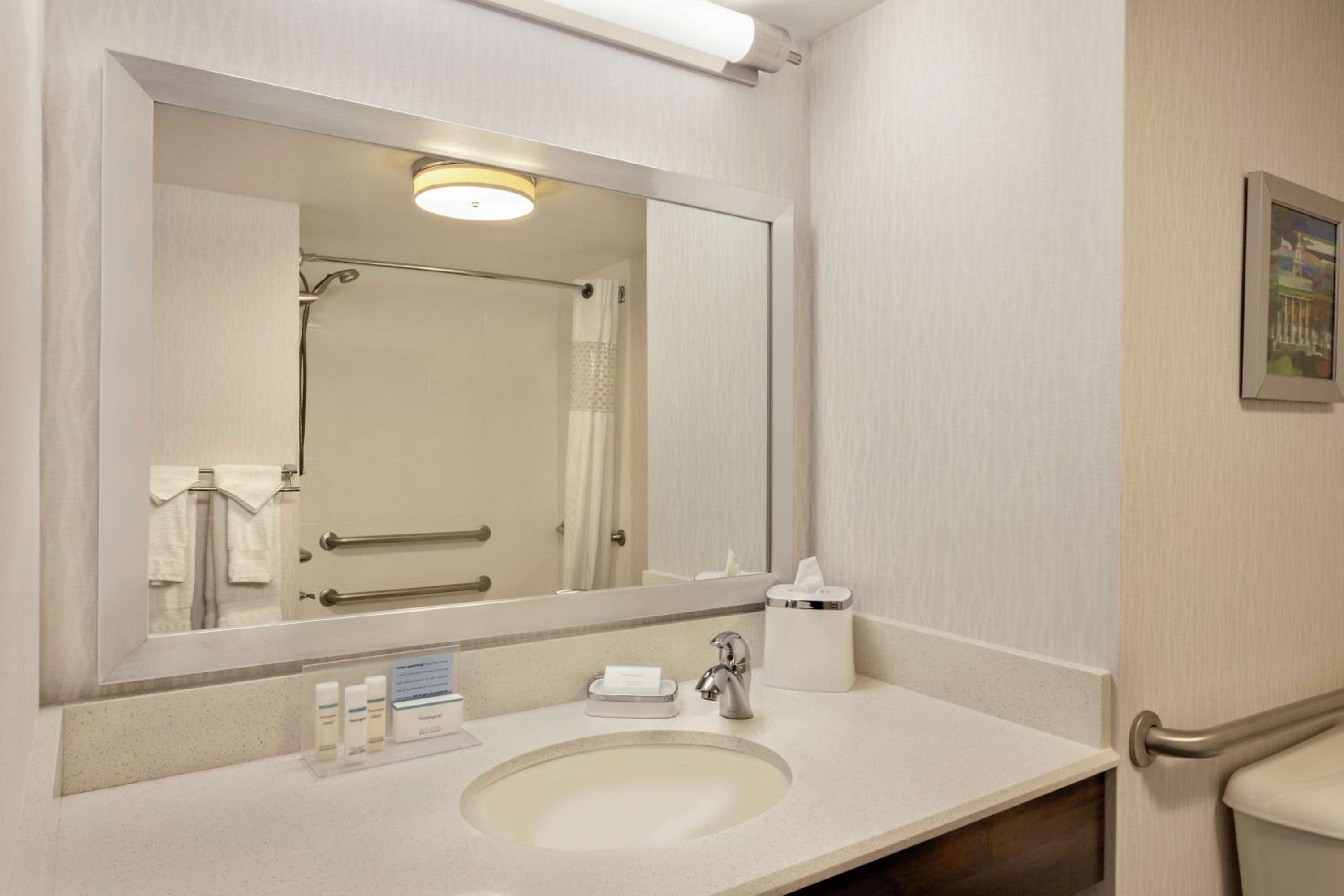 King Room - Mobility Access/Non-Smoking - Photo 3