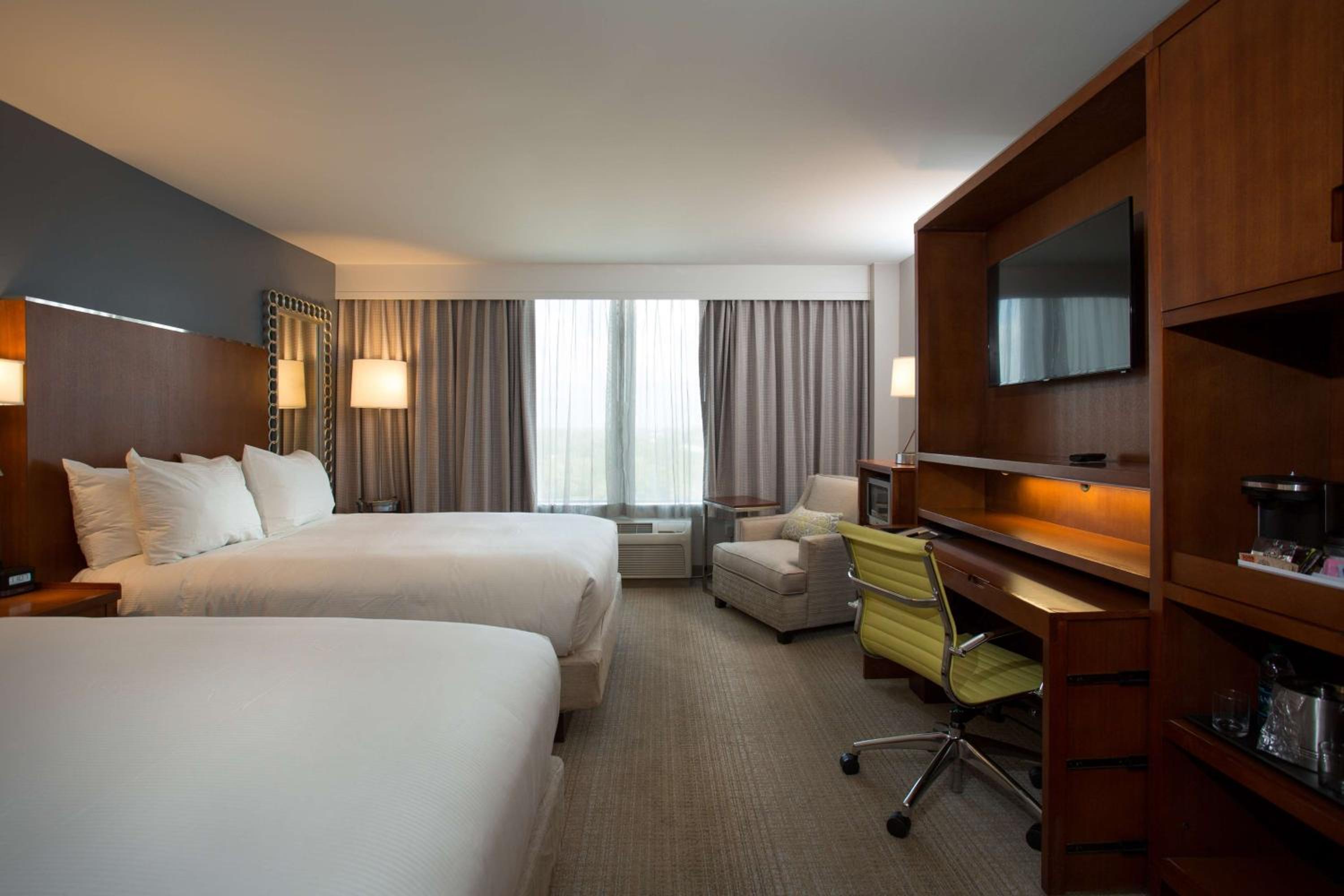 2 QUEEN BEDS CORNER ROOM WITH GULF VIEW - Photo 1