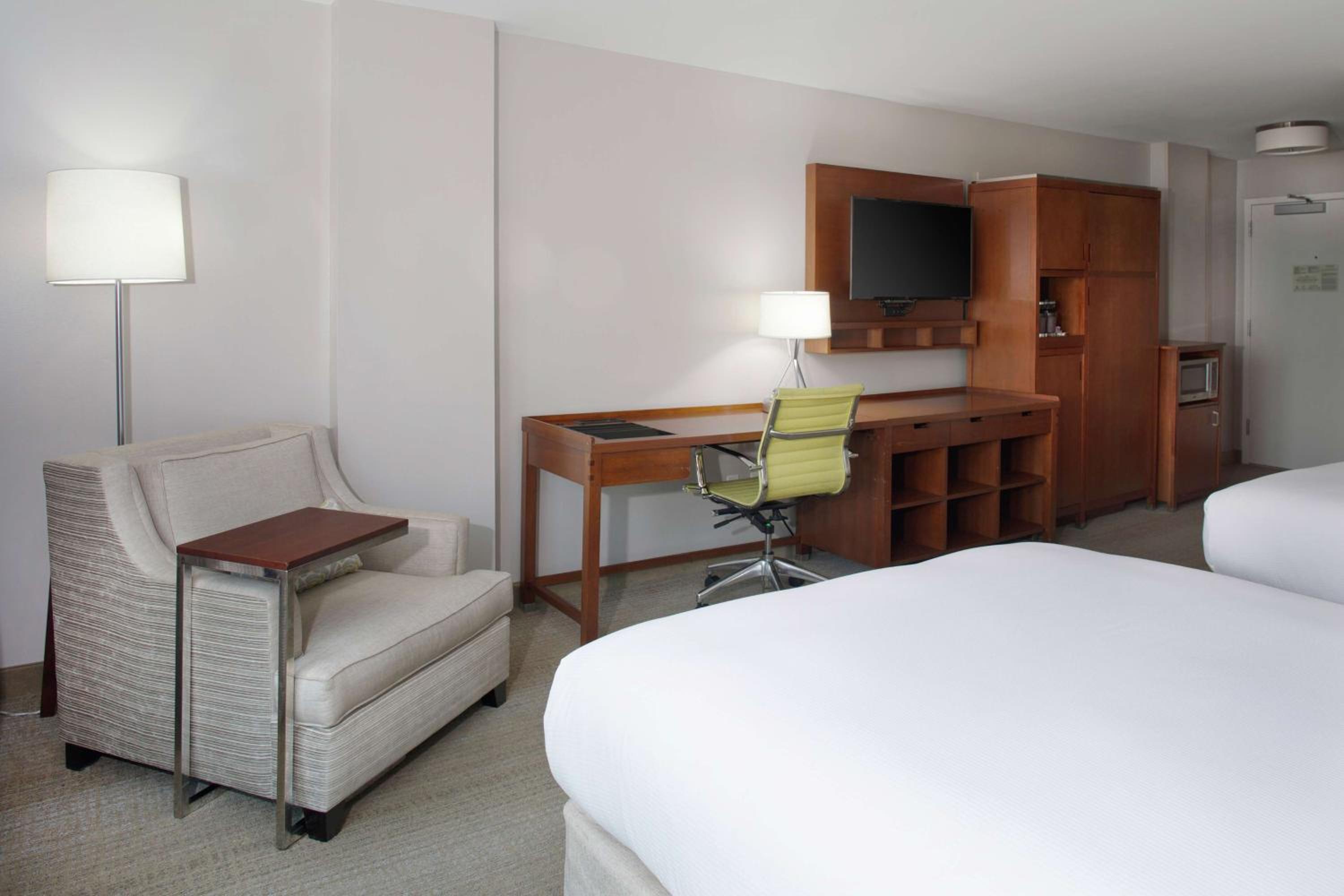 Queen Room with Two Queen Beds and Gulf View - Photo 4