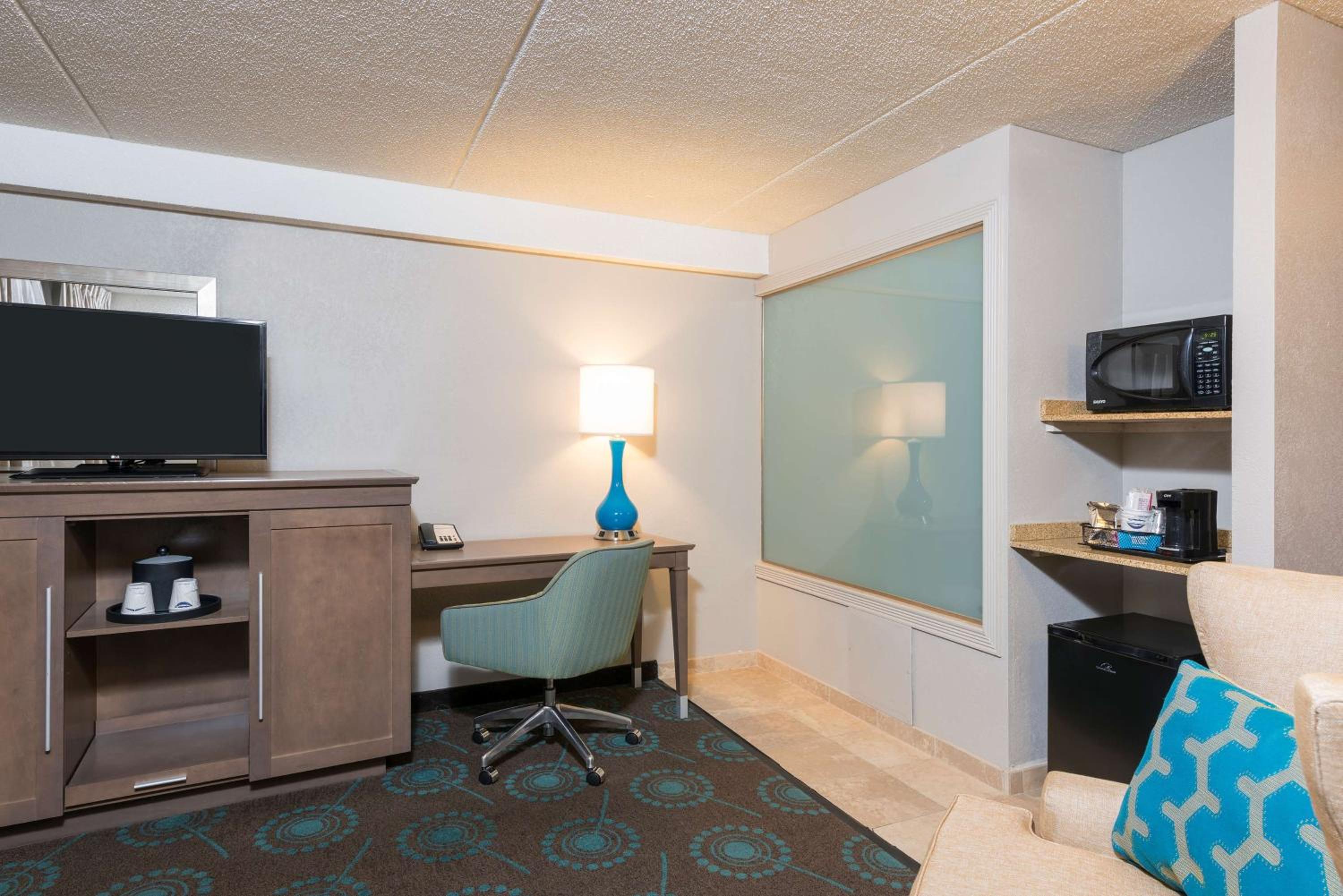 One-Bedroom King Suite - Non-Smoking - Photo 1