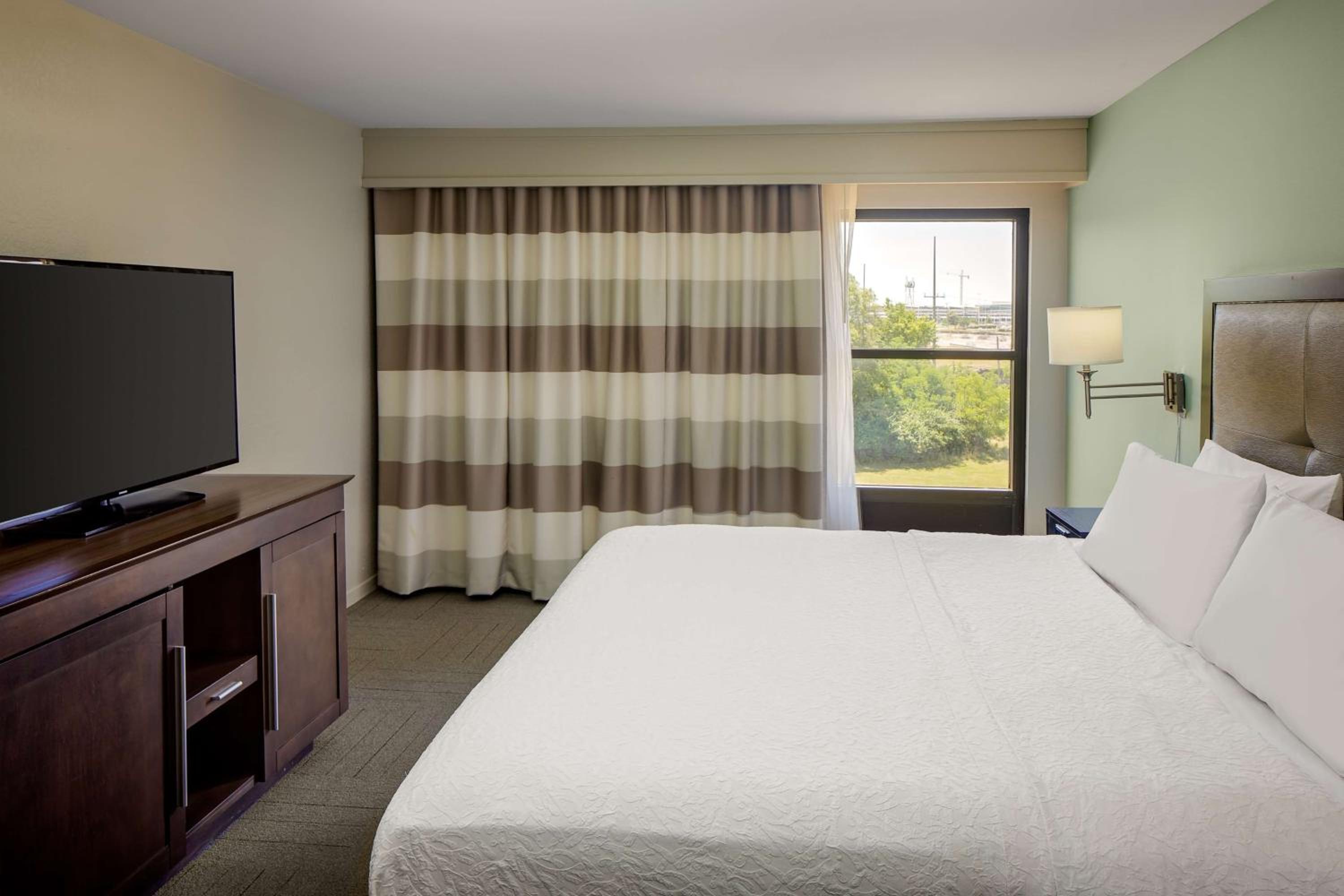 King Suite with Kitchen - Non-Smoking