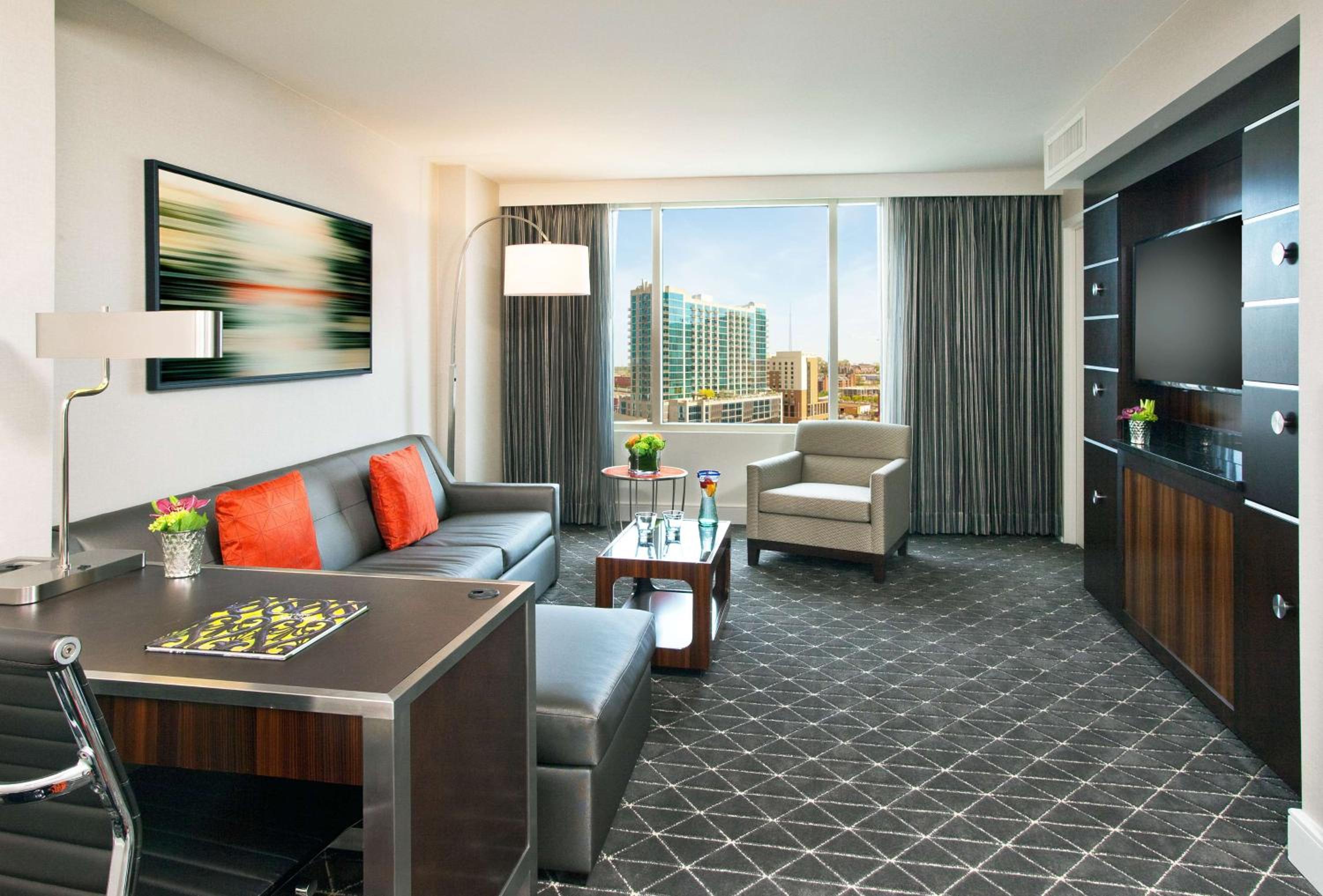 One-Bedroom Suite with Two Double Beds thumbnail 5