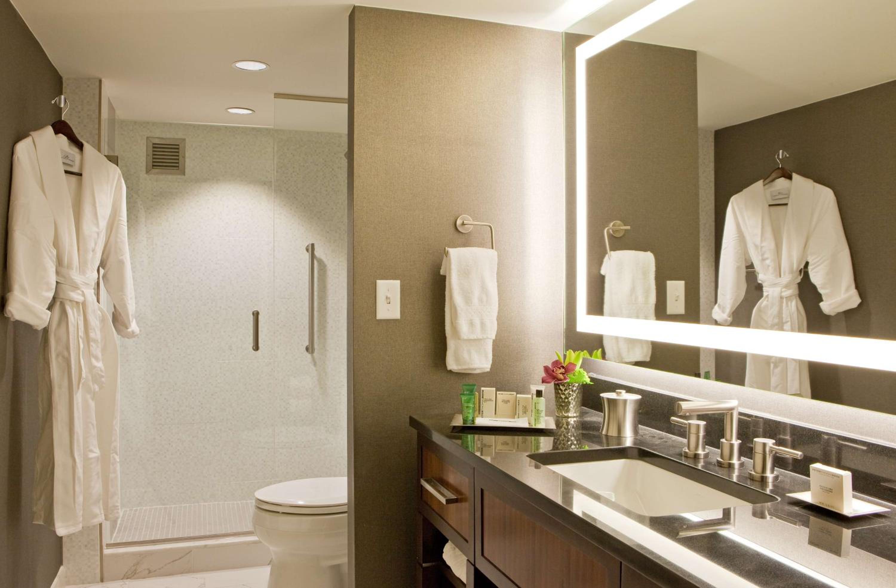 One-Bedroom Executive King Suite - Photo 2
