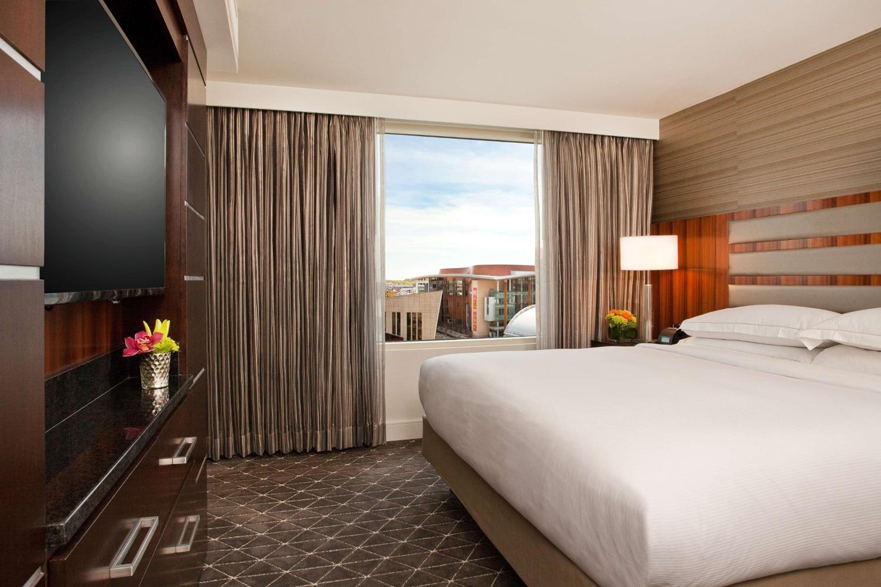 Executive King Room - Accessible with Roll In Shower - Photo 1