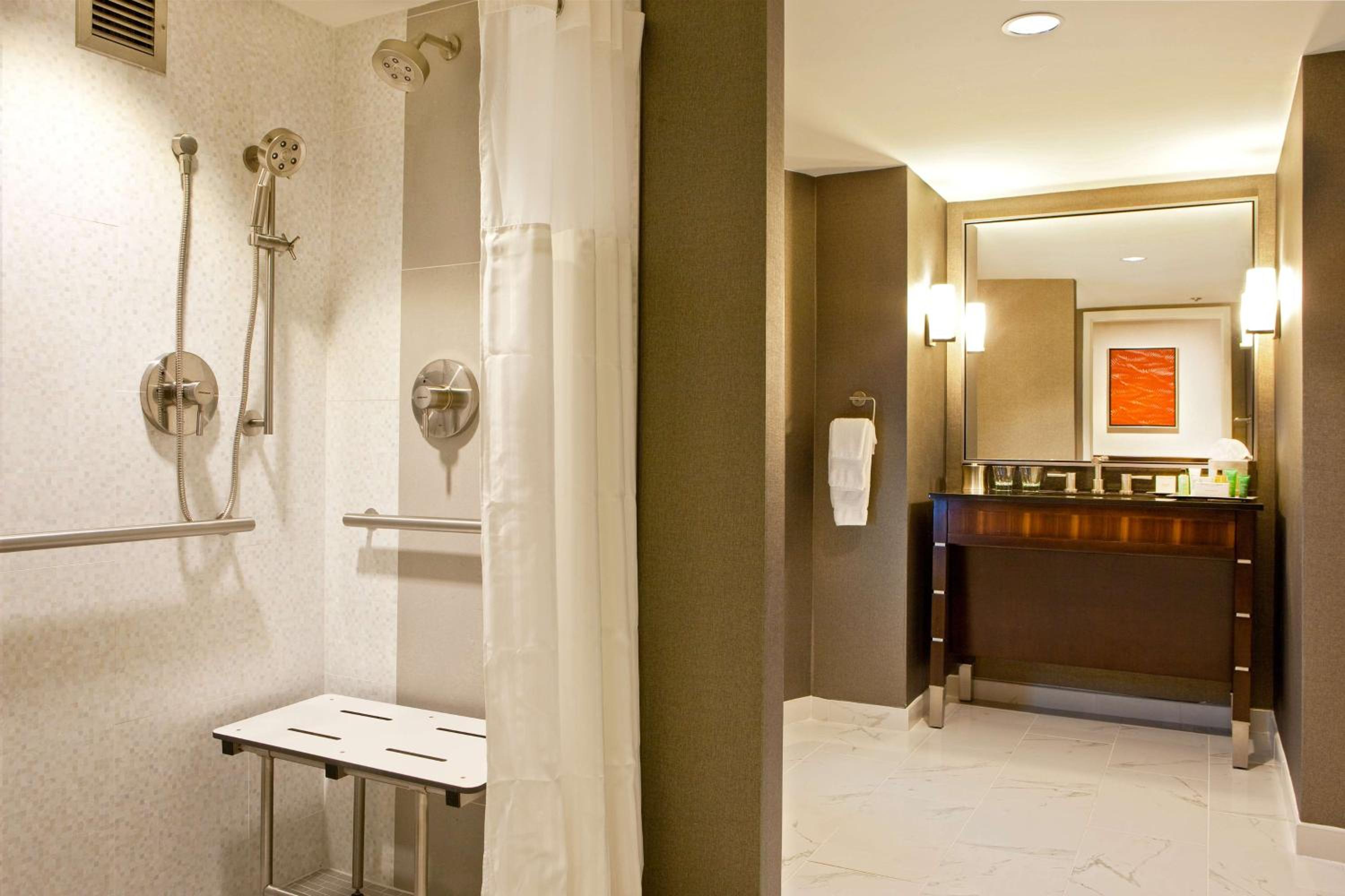 One-Bedroom King Suite with Roll-in Shower - Mobility/Hearing Access