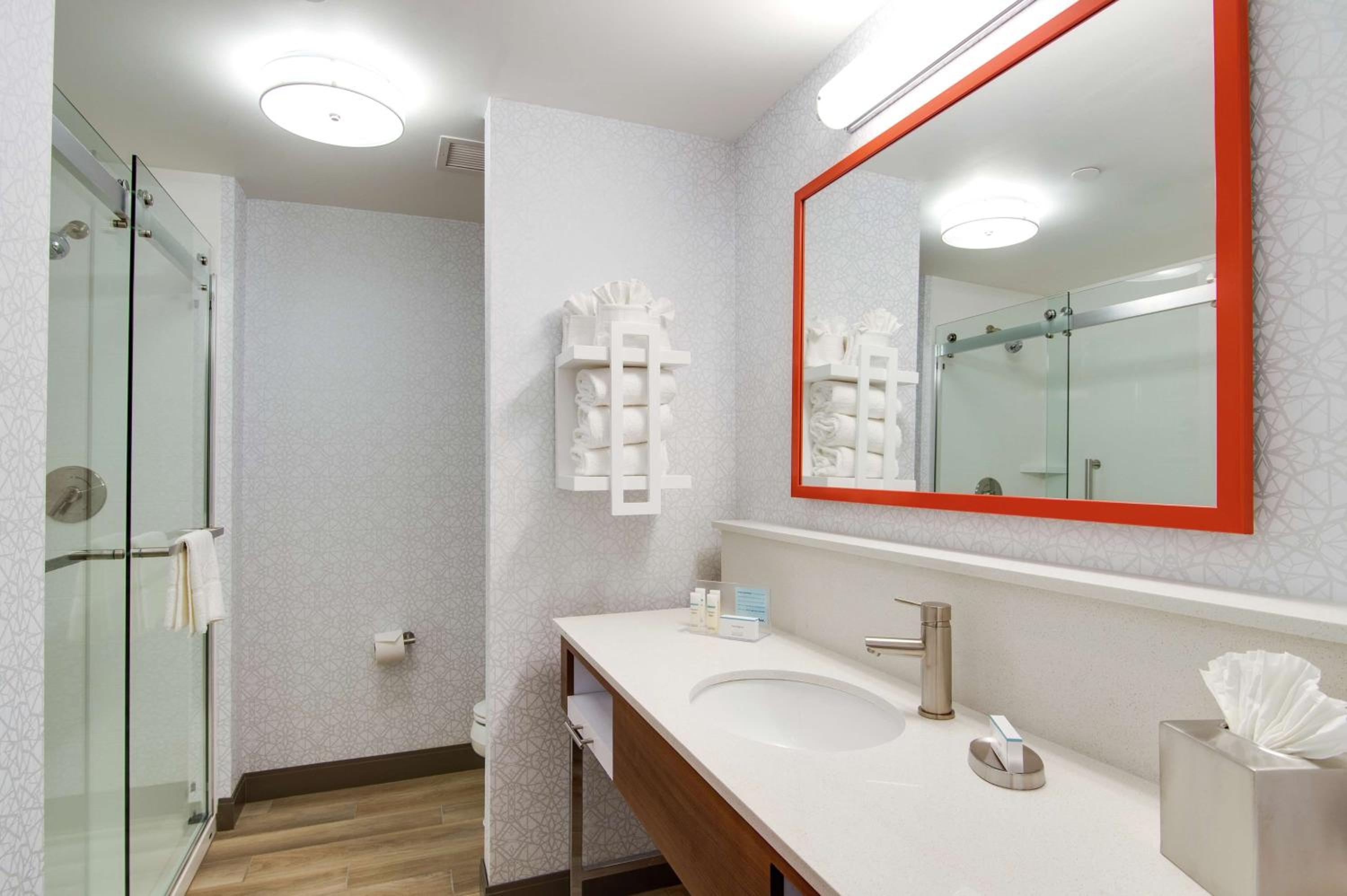 King Room - Hearing Access/Non-Smoking - Photo 4