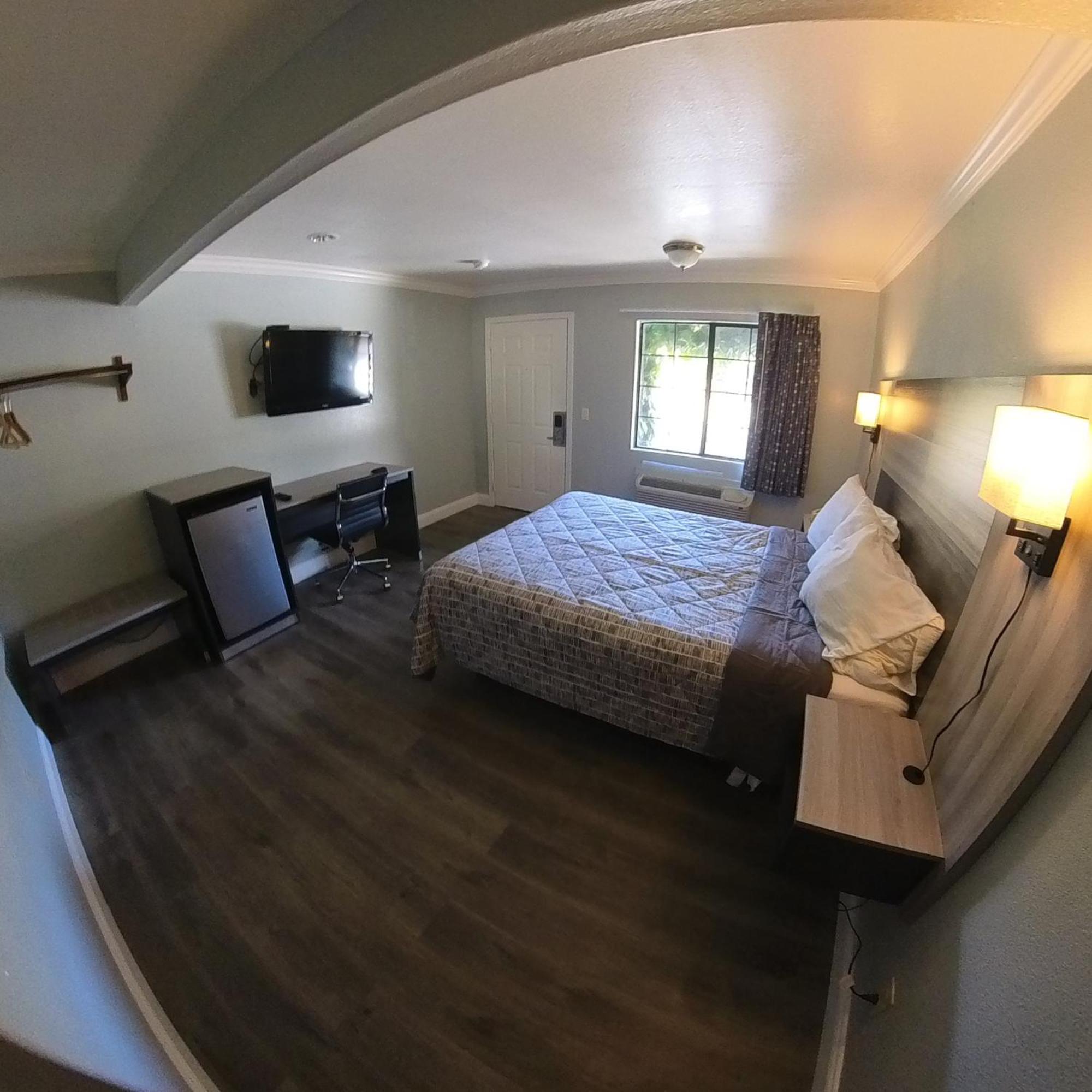 Queen Room - Photo 6