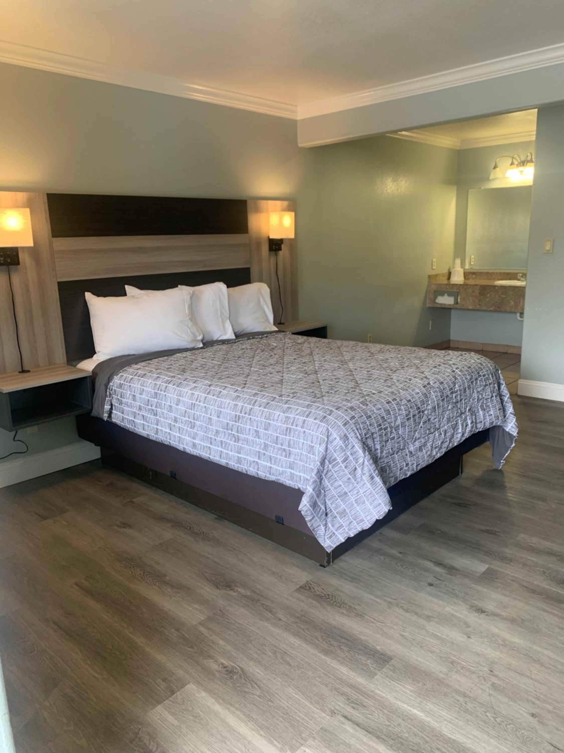 Queen Room - Photo 1
