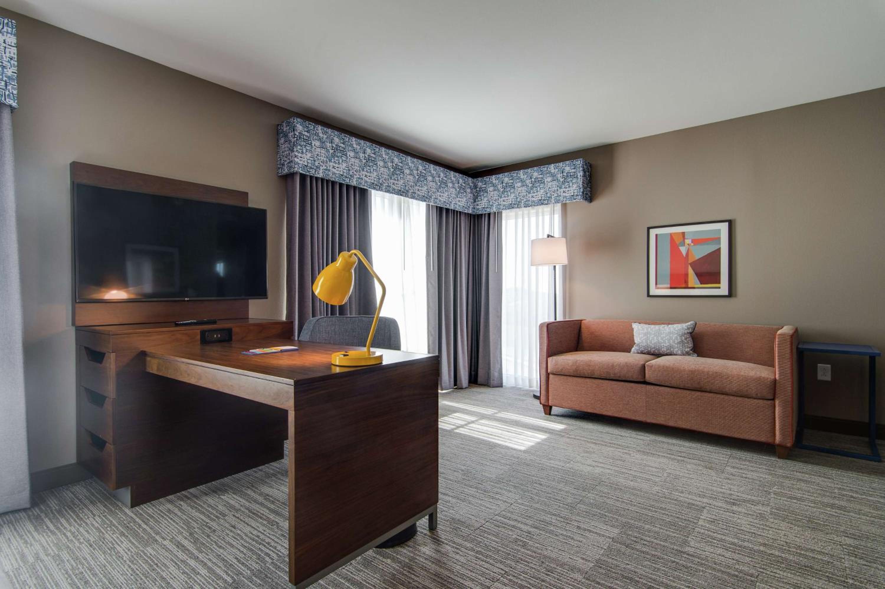 King Studio Suite with City View - Non-Smoking - Photo 2