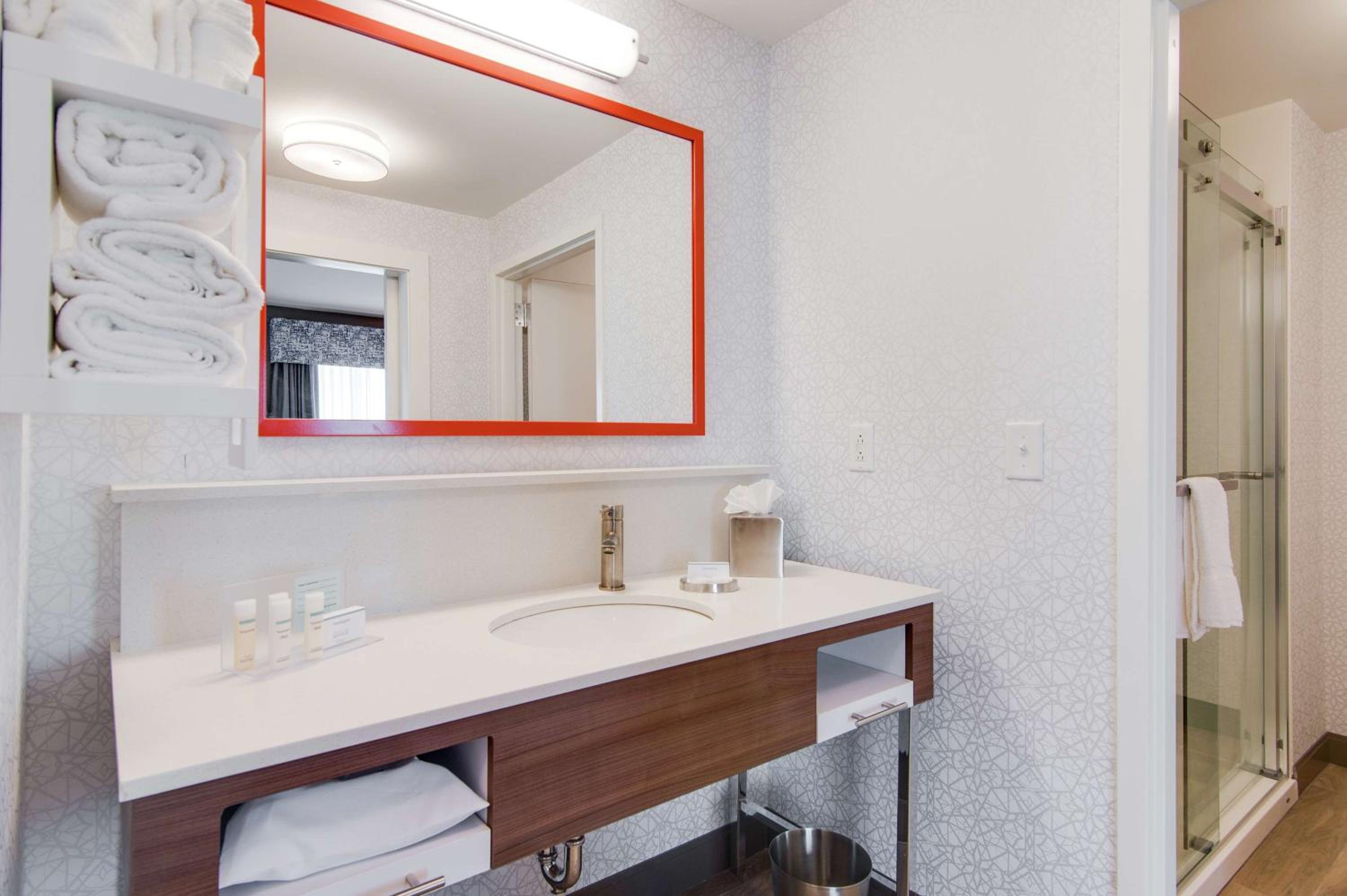 King Studio with City View - Hearing Accessible/Non-Smoking - Photo 4