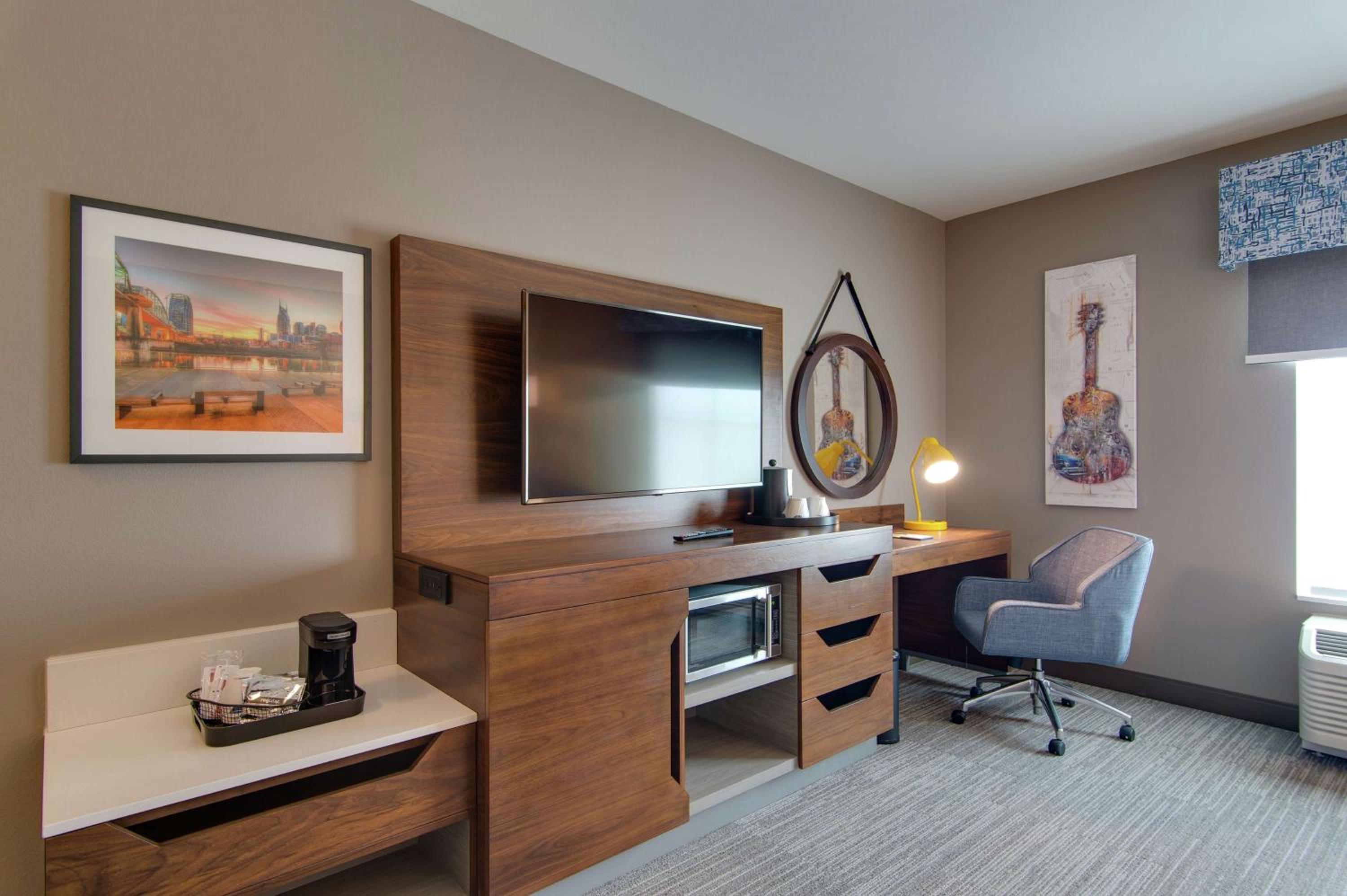 Room, 1 King Bed, Microwave