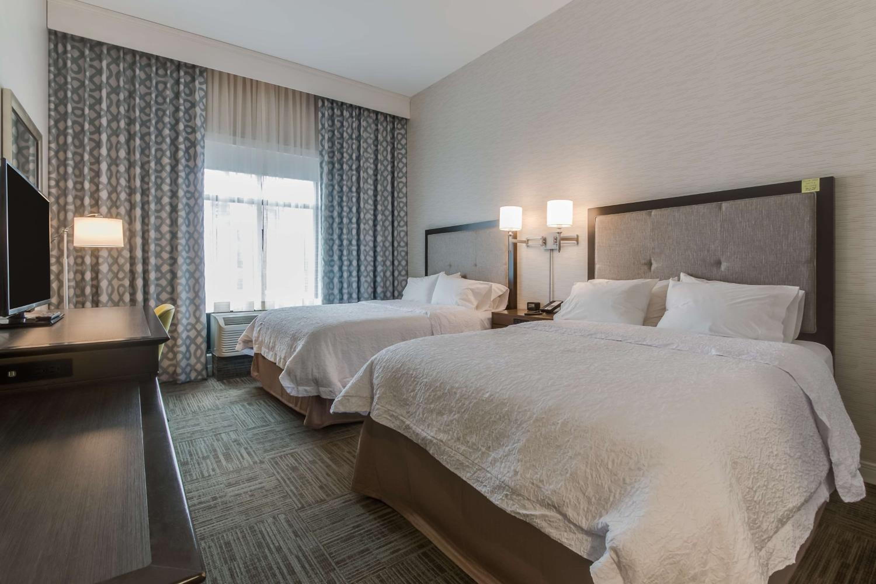 Queen Room with Two Queen Beds - Non-Smoking - Photo 1