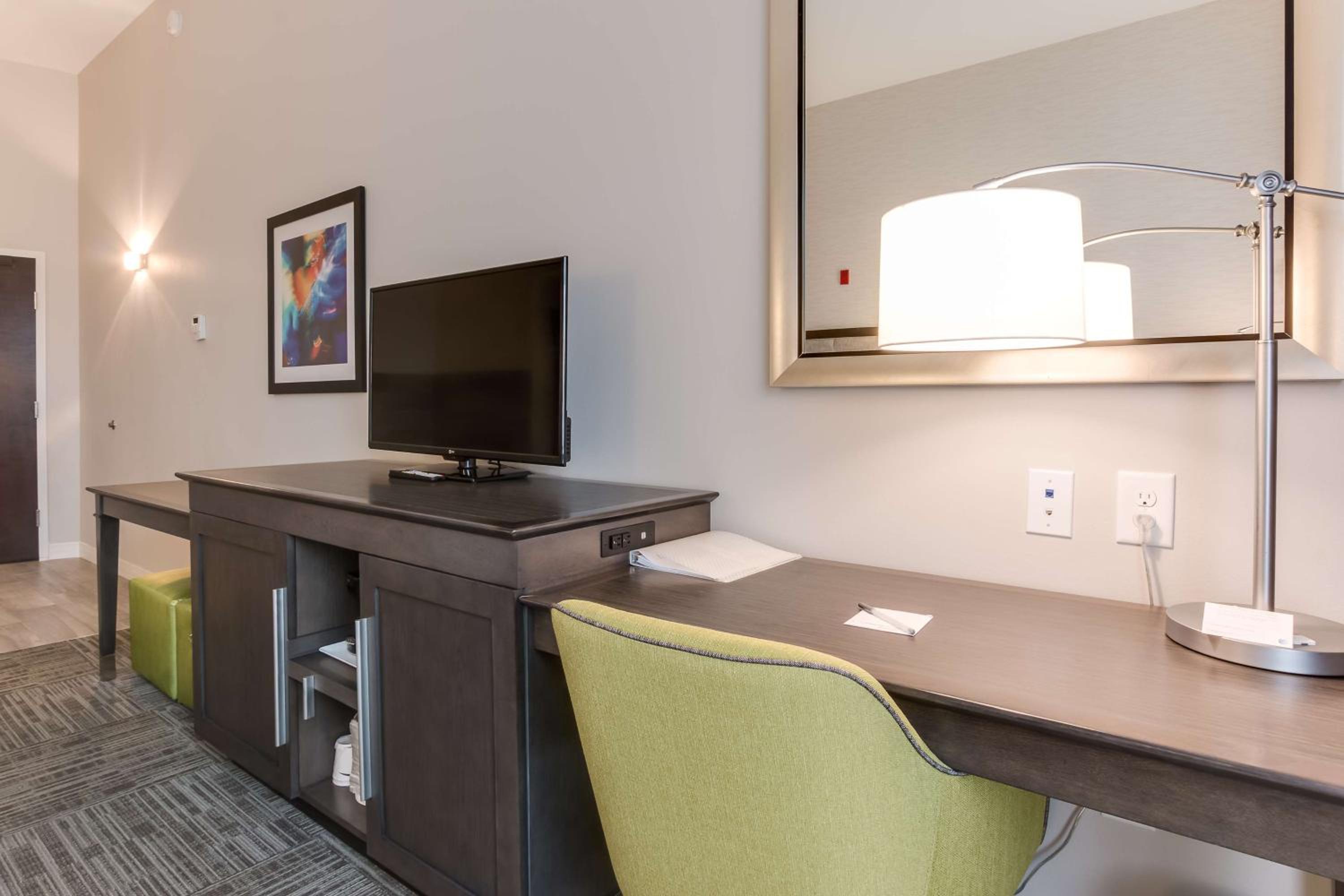 Executive King Room - Non-Smoking - Photo 4
