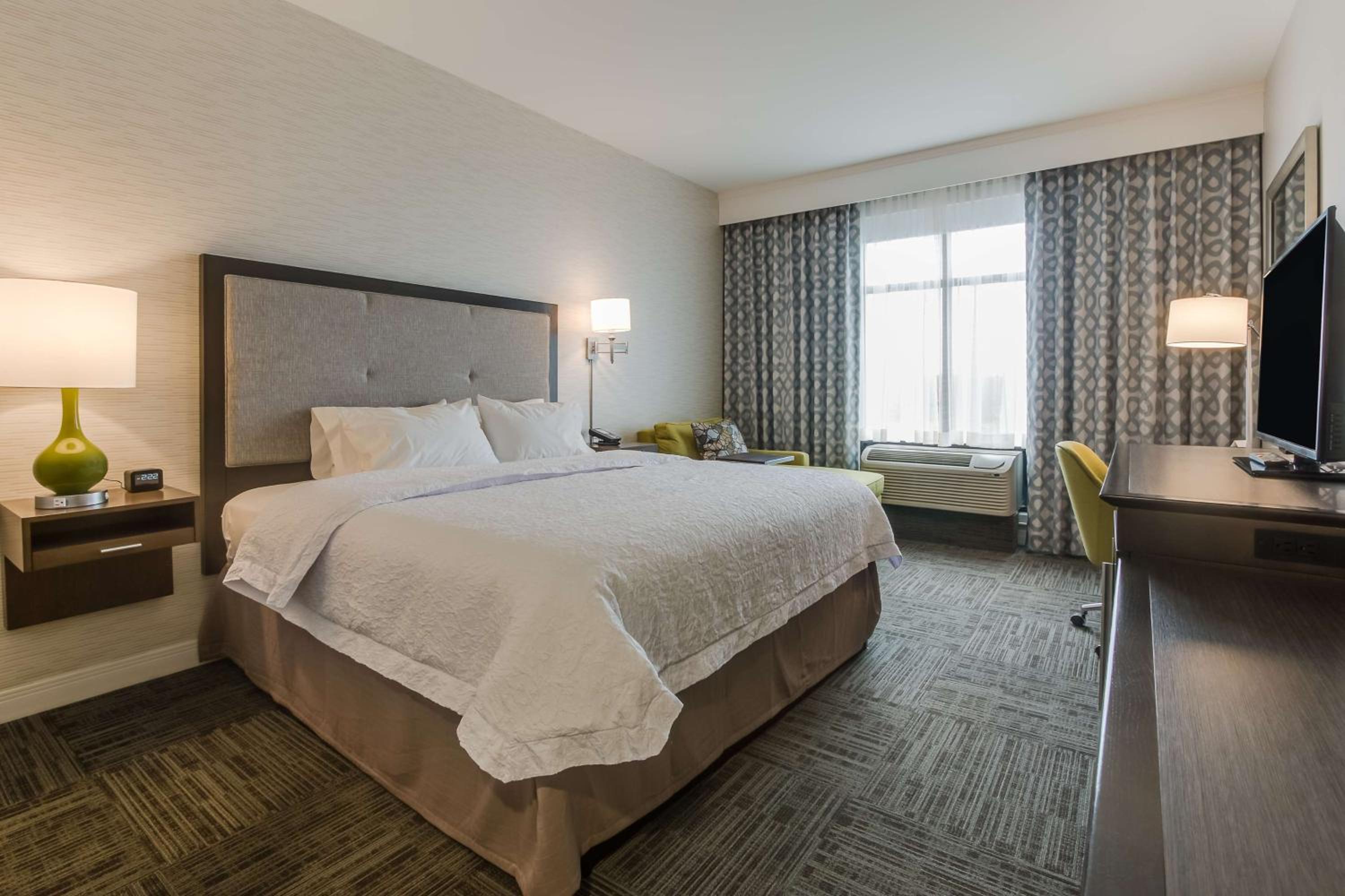 Executive King Room - Non-Smoking - Photo 5