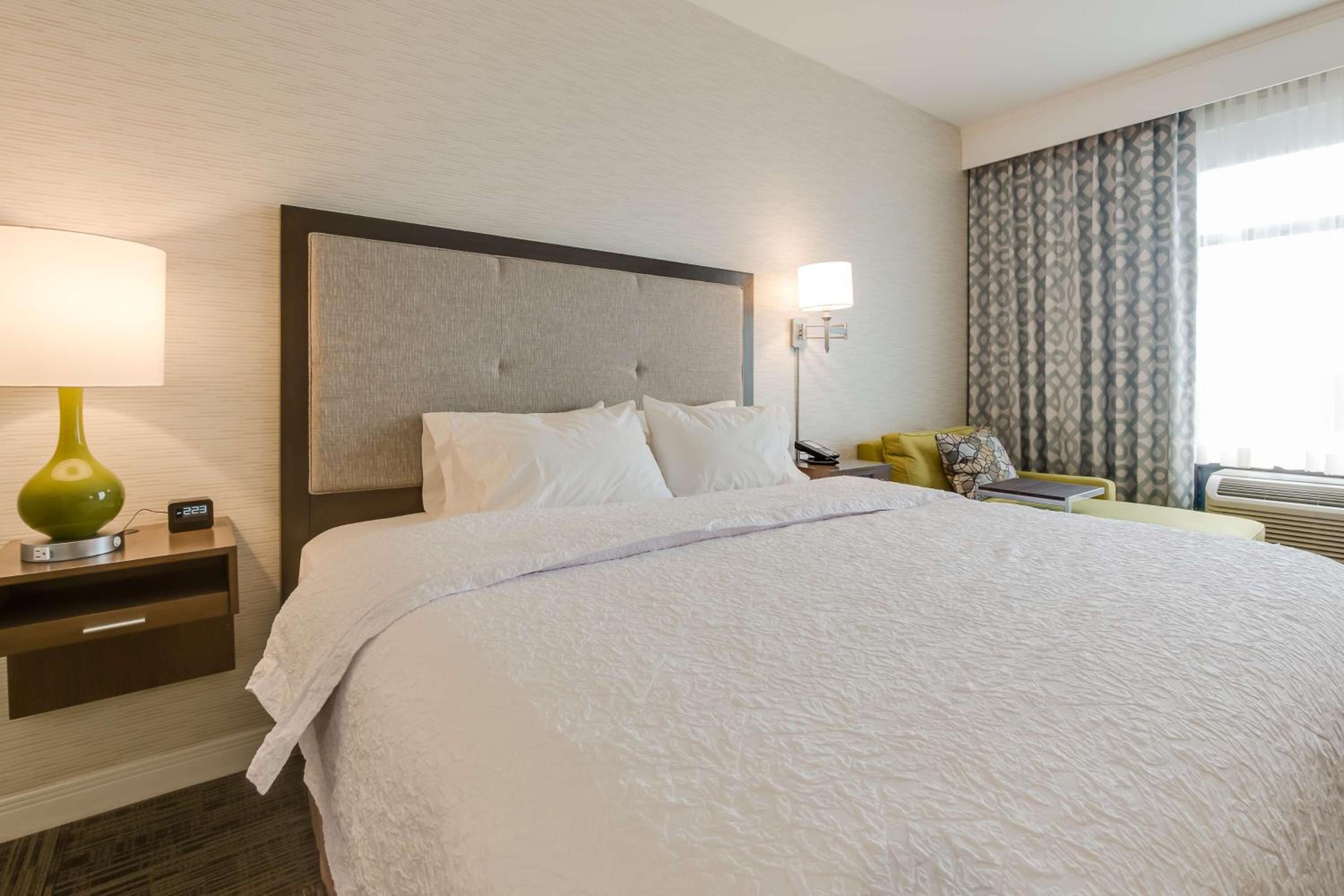 Executive King Room - Non-Smoking - Photo 6