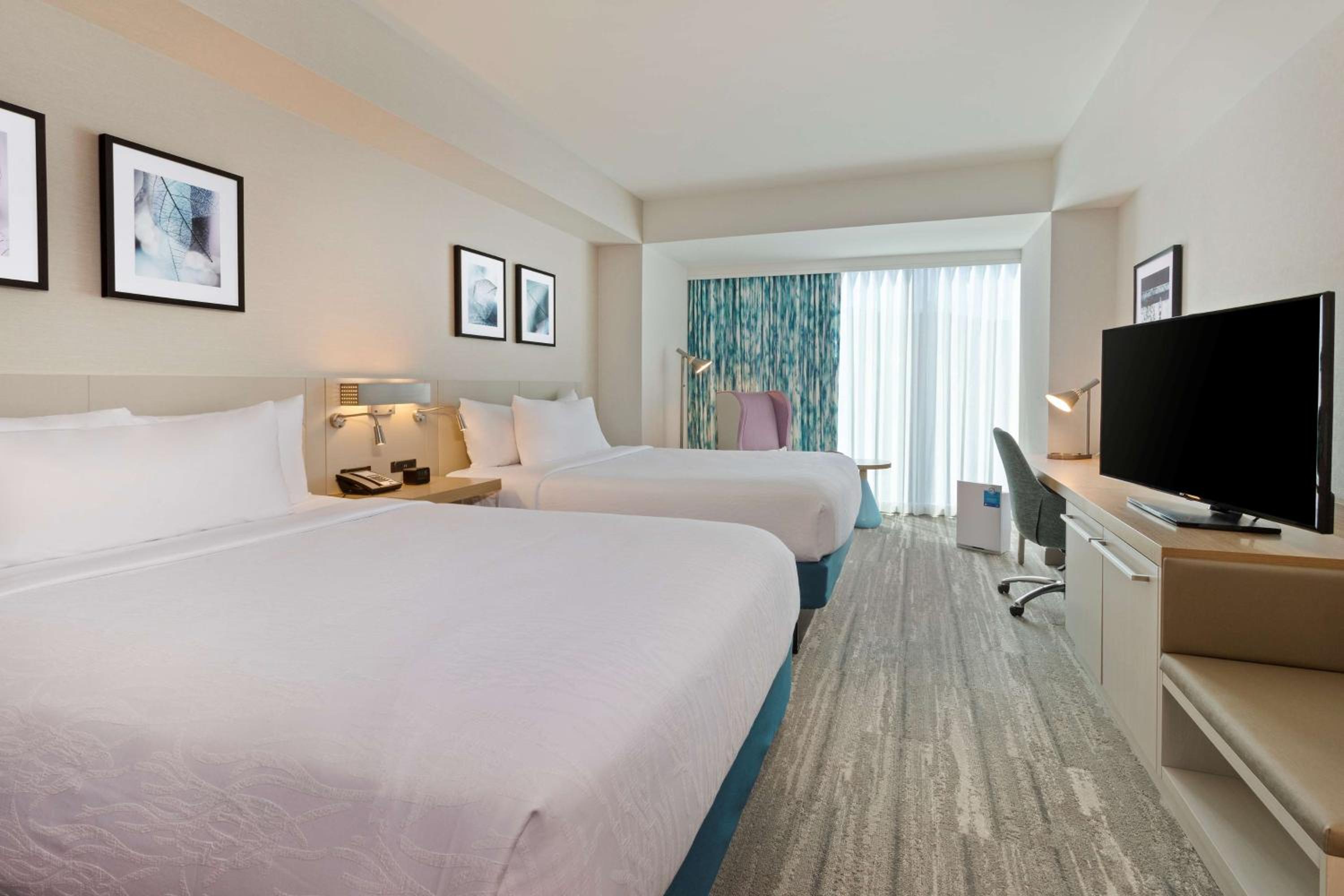 Queen Room with Two Queen Beds thumbnail 6