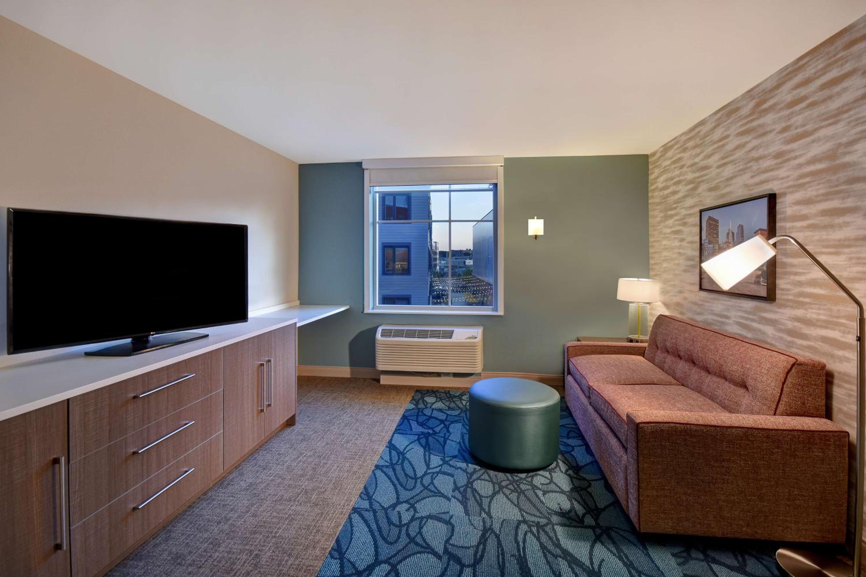 One-Bedroom King Suite - Non-Smoking