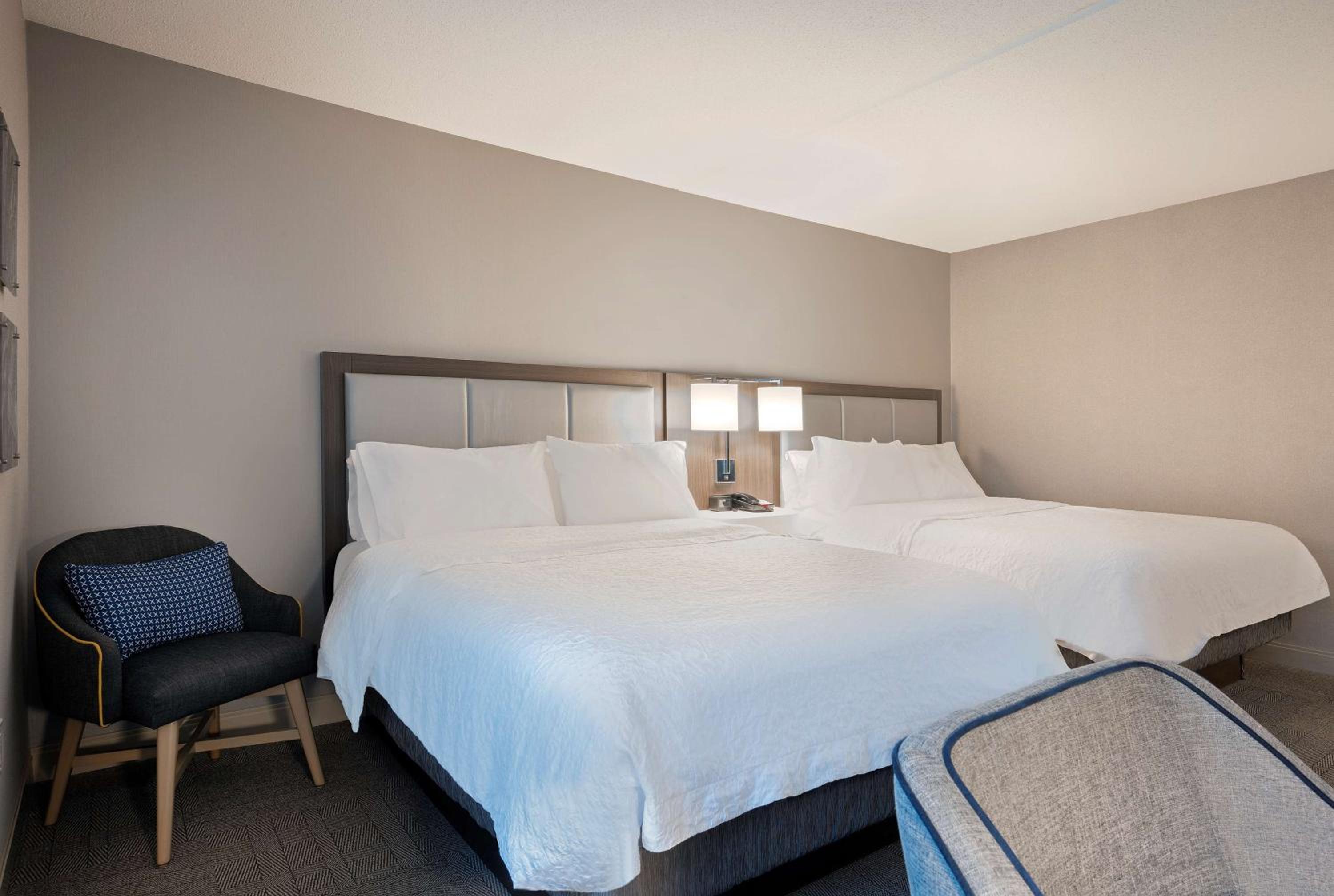 Room with Two Queen Beds - Non-Smoking - Photo 3