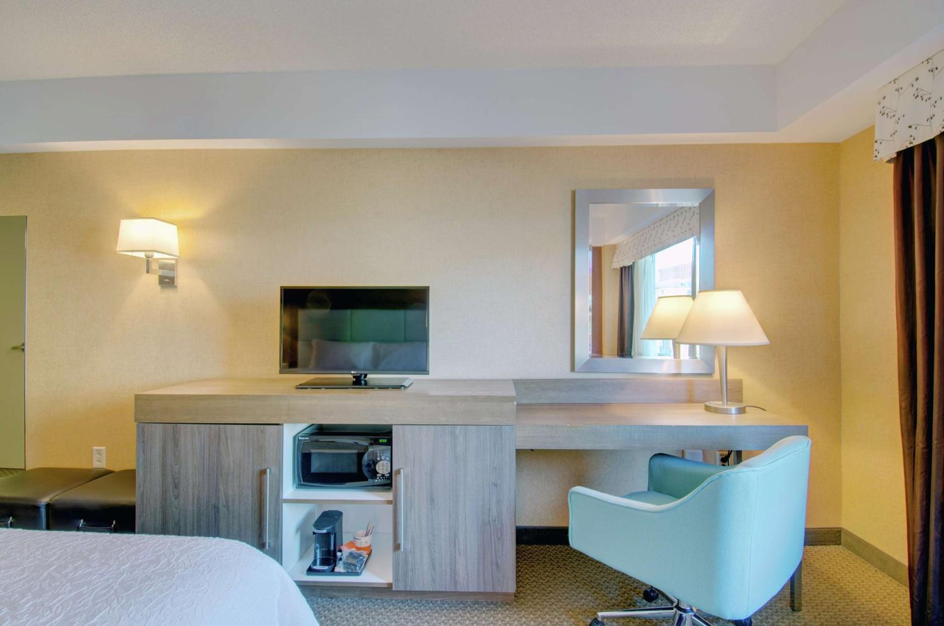 King Room with King Bed - Non-Smoking