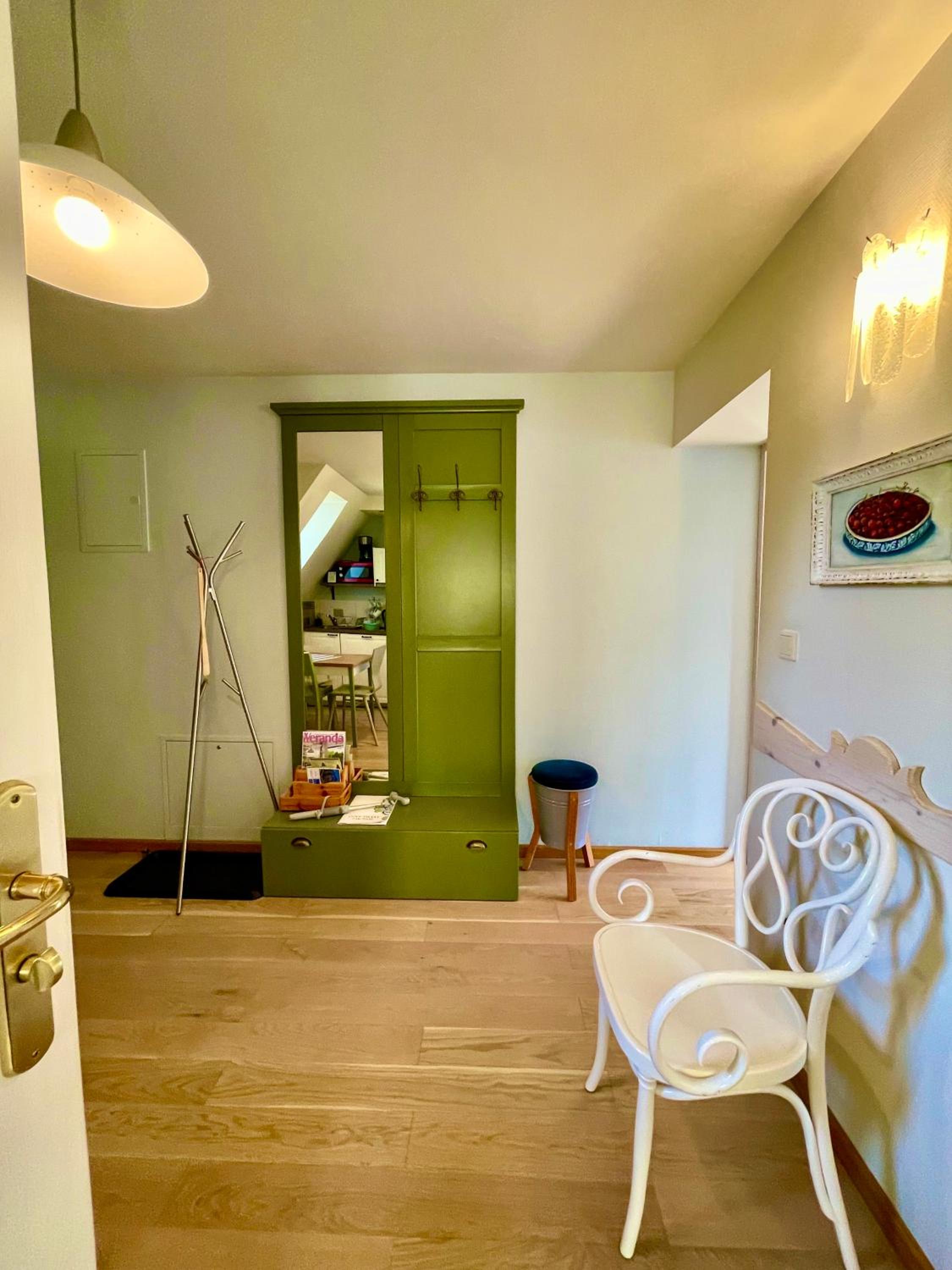 One-Bedroom Apartment 18