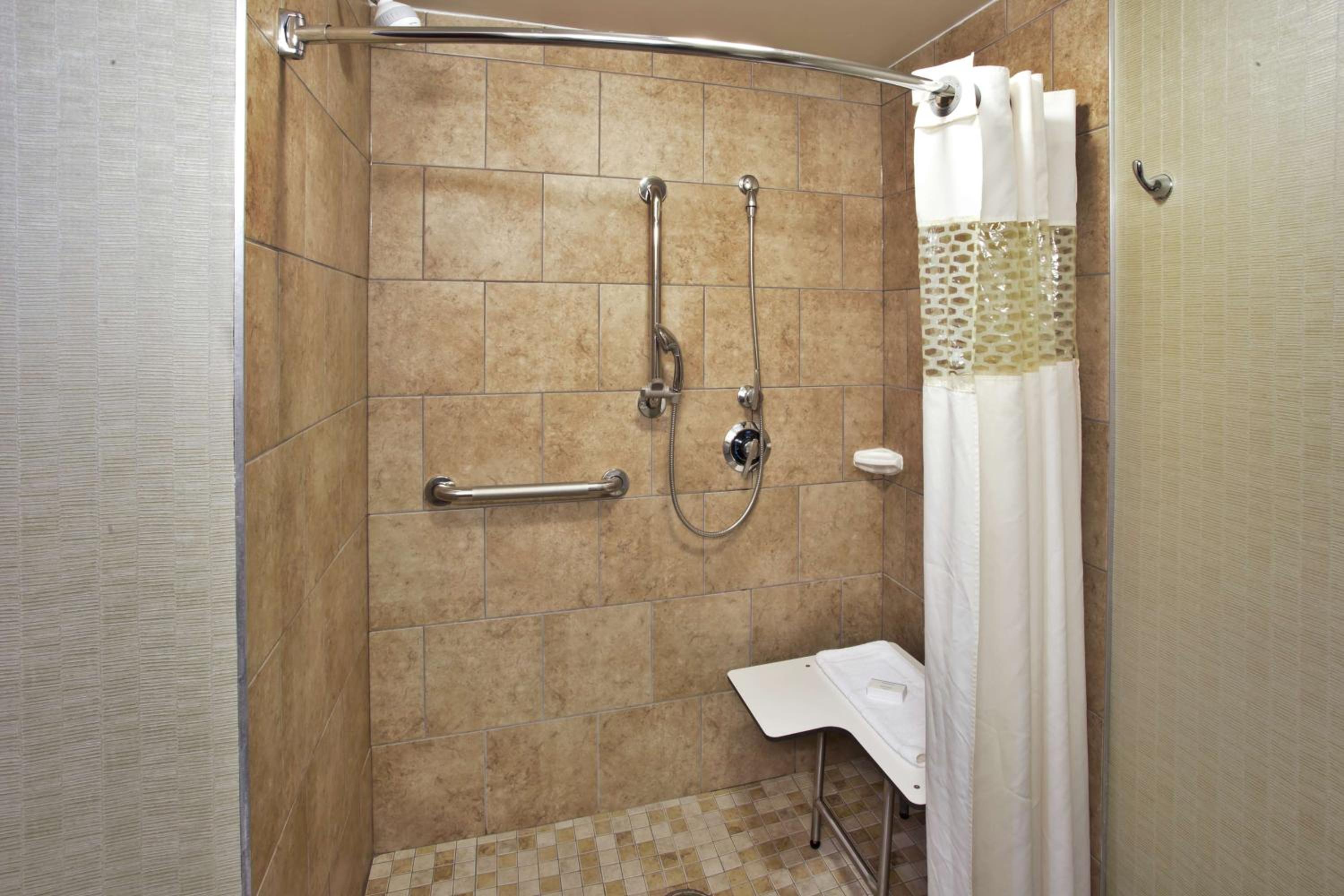King Room with Roll-In Shower - Mobility and Hearing Access/Non-Smoking