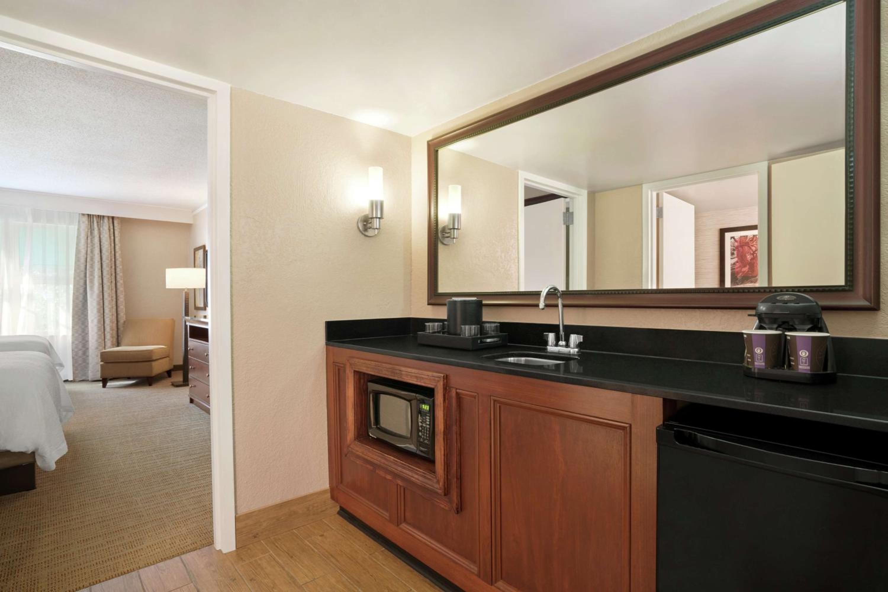 Non-Smoking Double Queen Suite photo 3