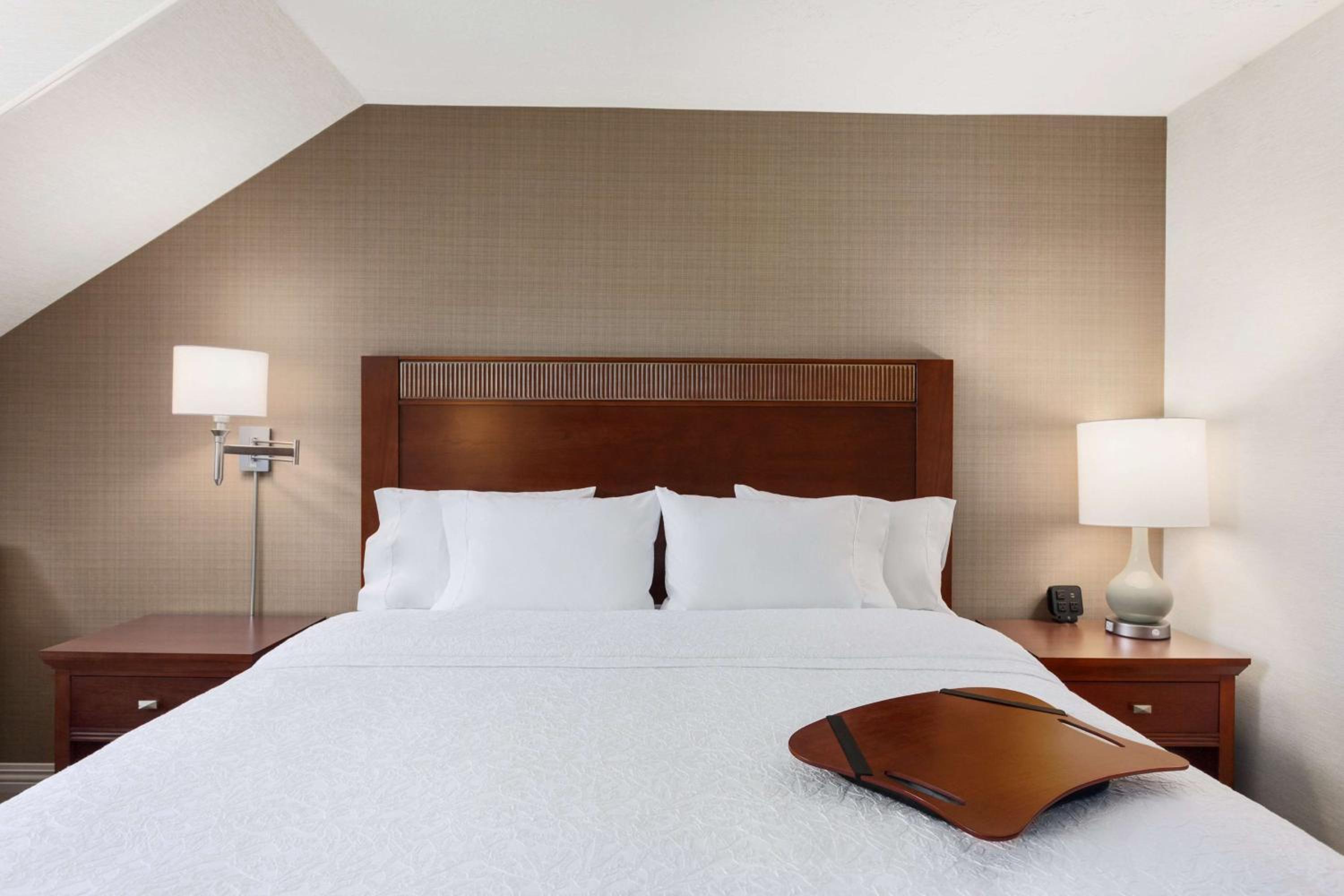 King Room with King Bed - Non-Smoking - Photo 2