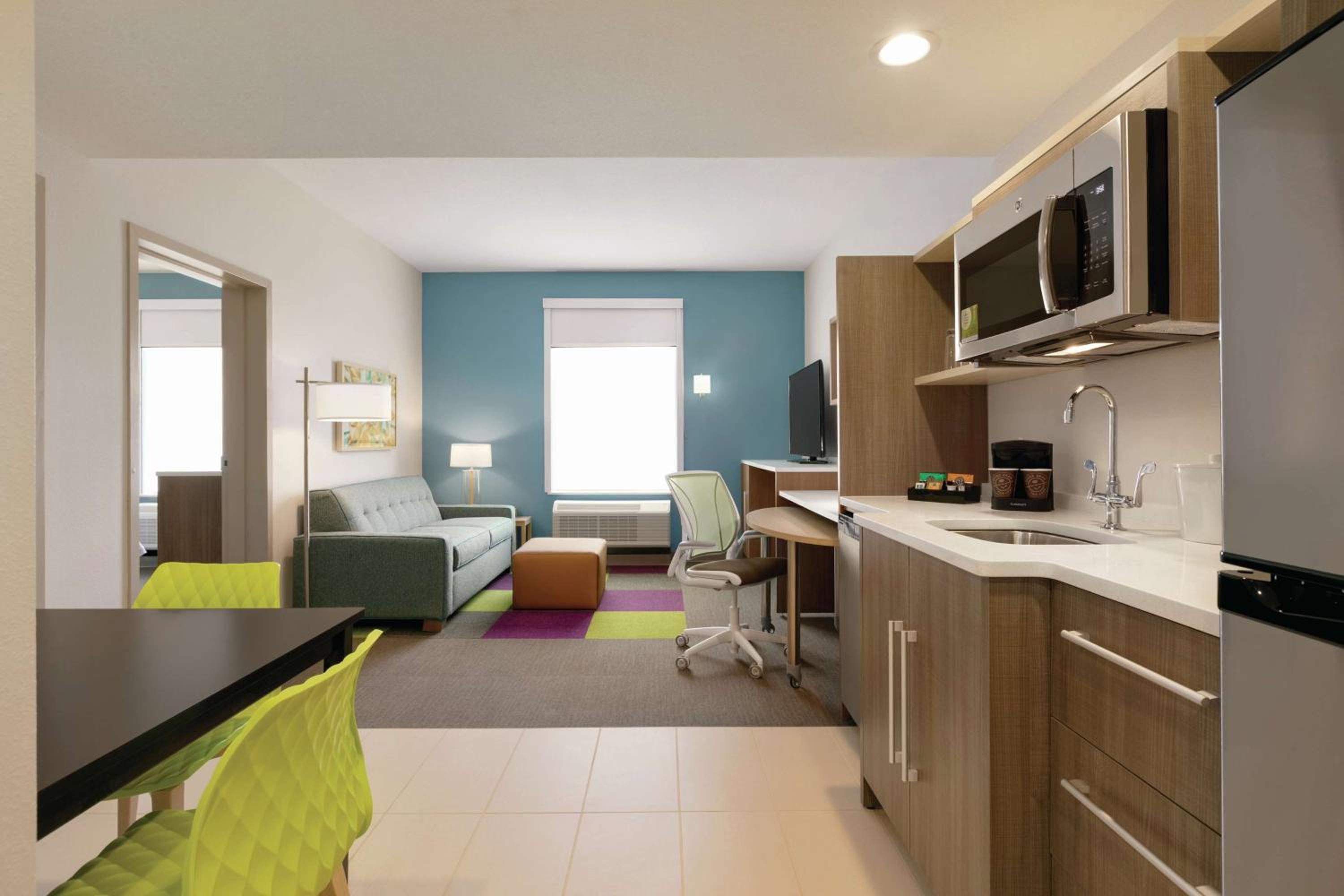 One-Bedroom Queen Suite - Non-Smoking - Photo 1
