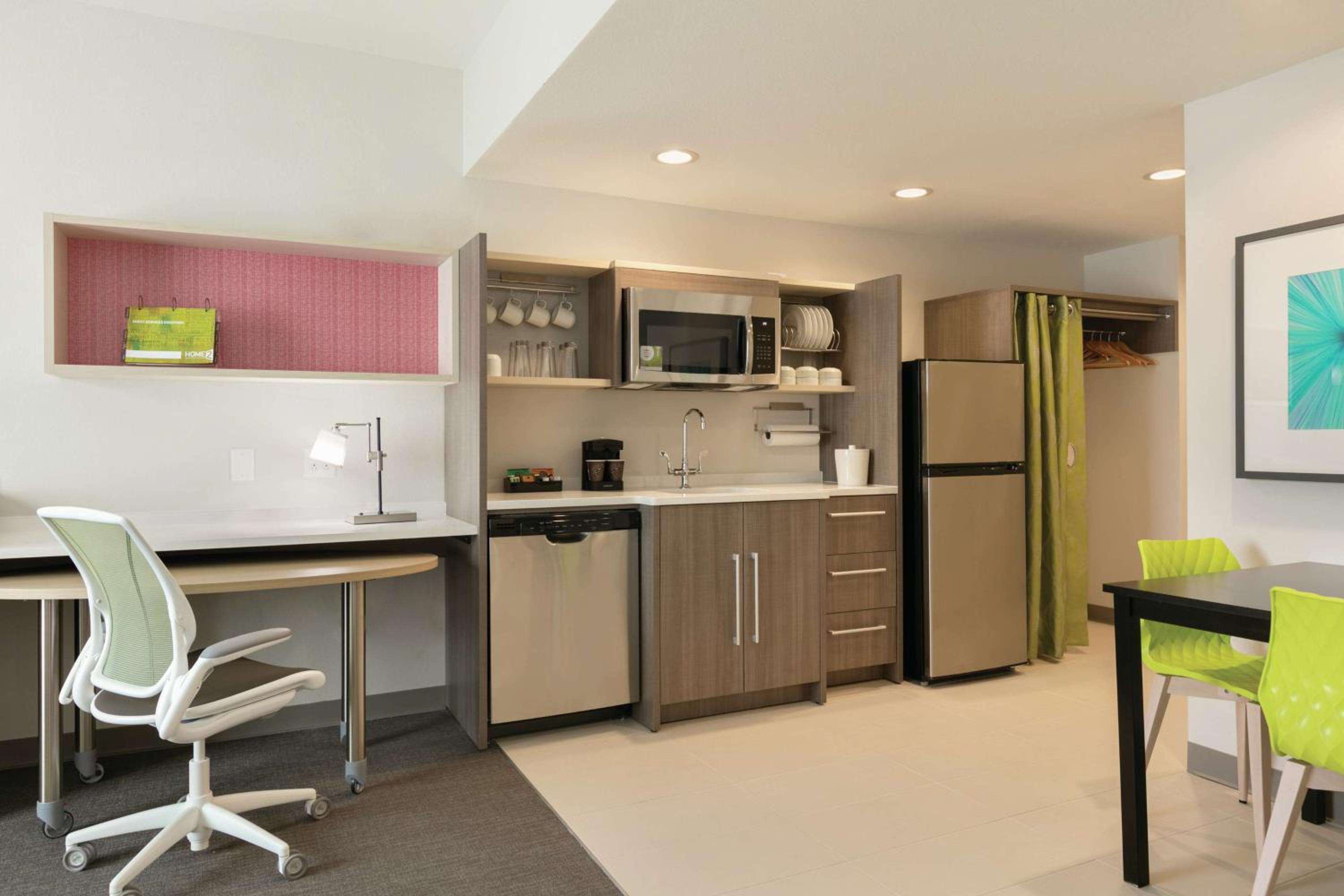 One-Bedroom Queen Suite - Non-Smoking - Photo 3