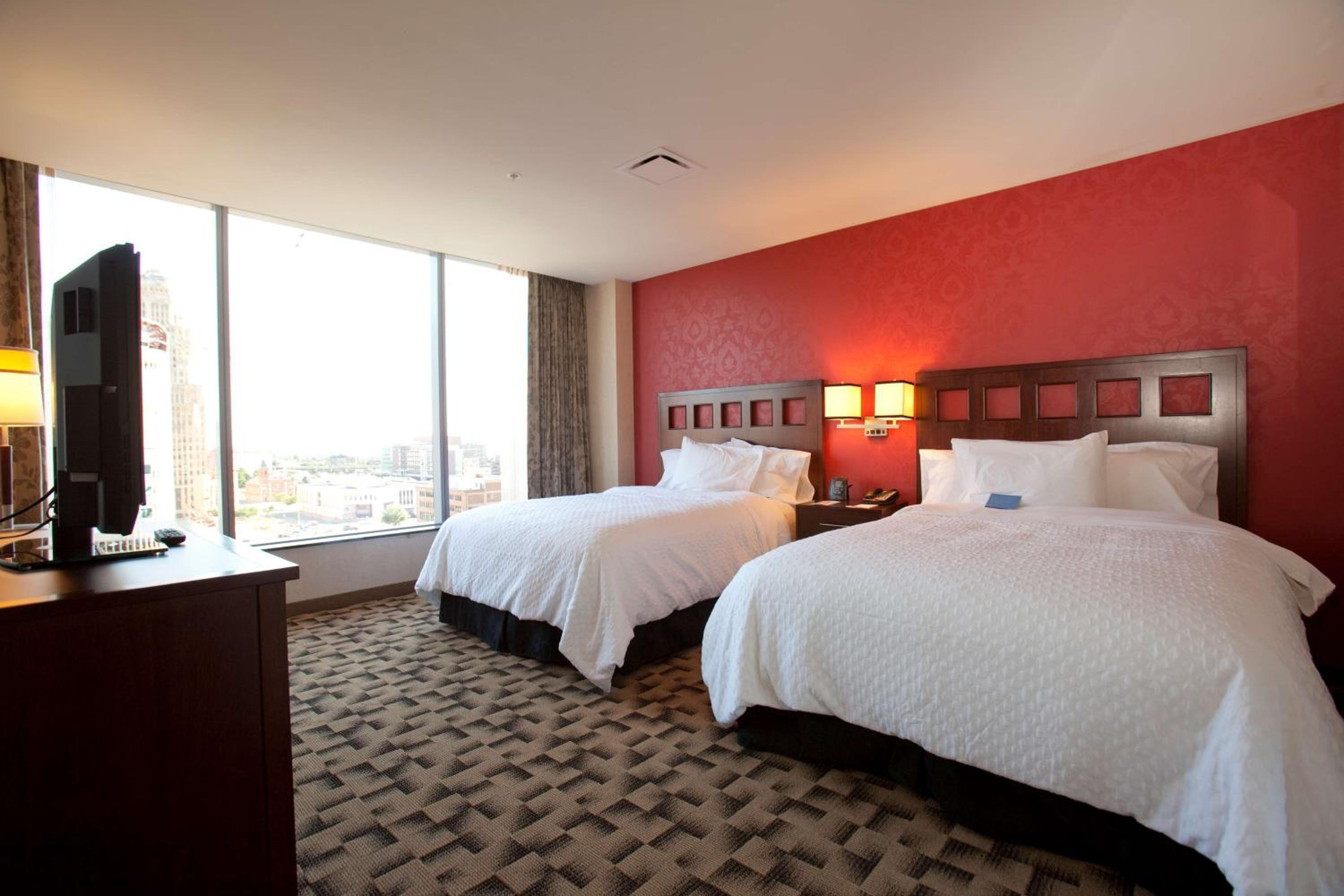 Two-Room Queen Suite With Two Queen Beds