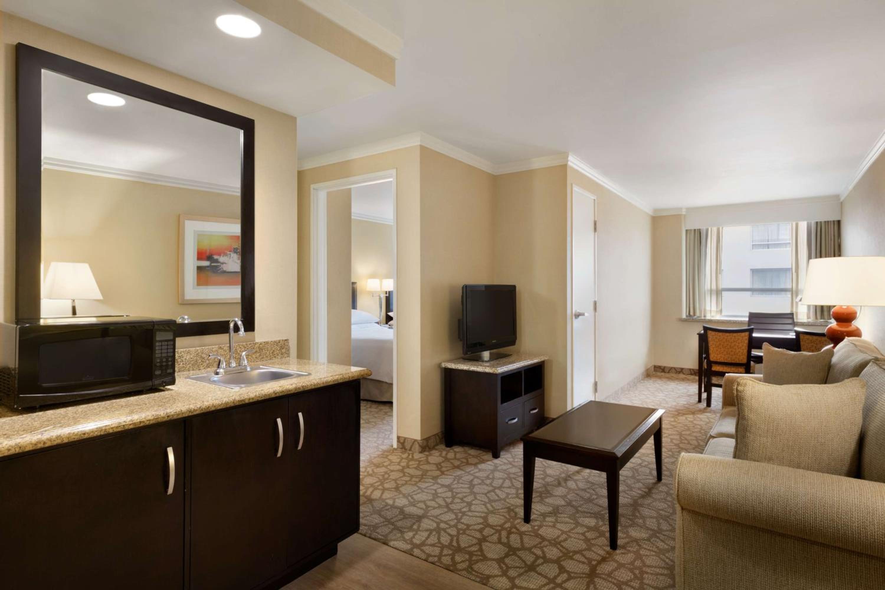 Suite with Two Double Beds - Non-Smoking - Photo 3