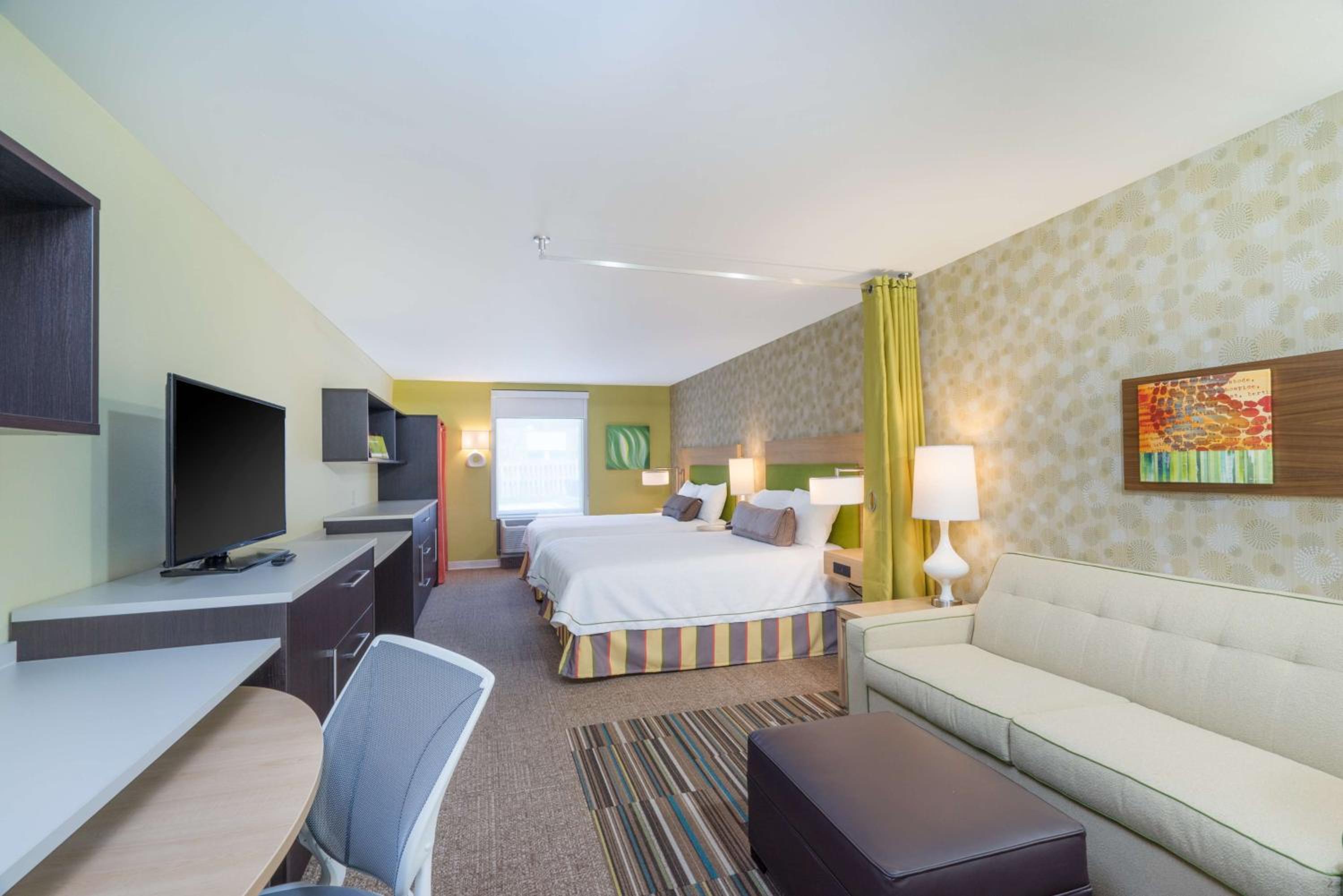 Queen Studio with Two Queen Beds - Non-Smoking
