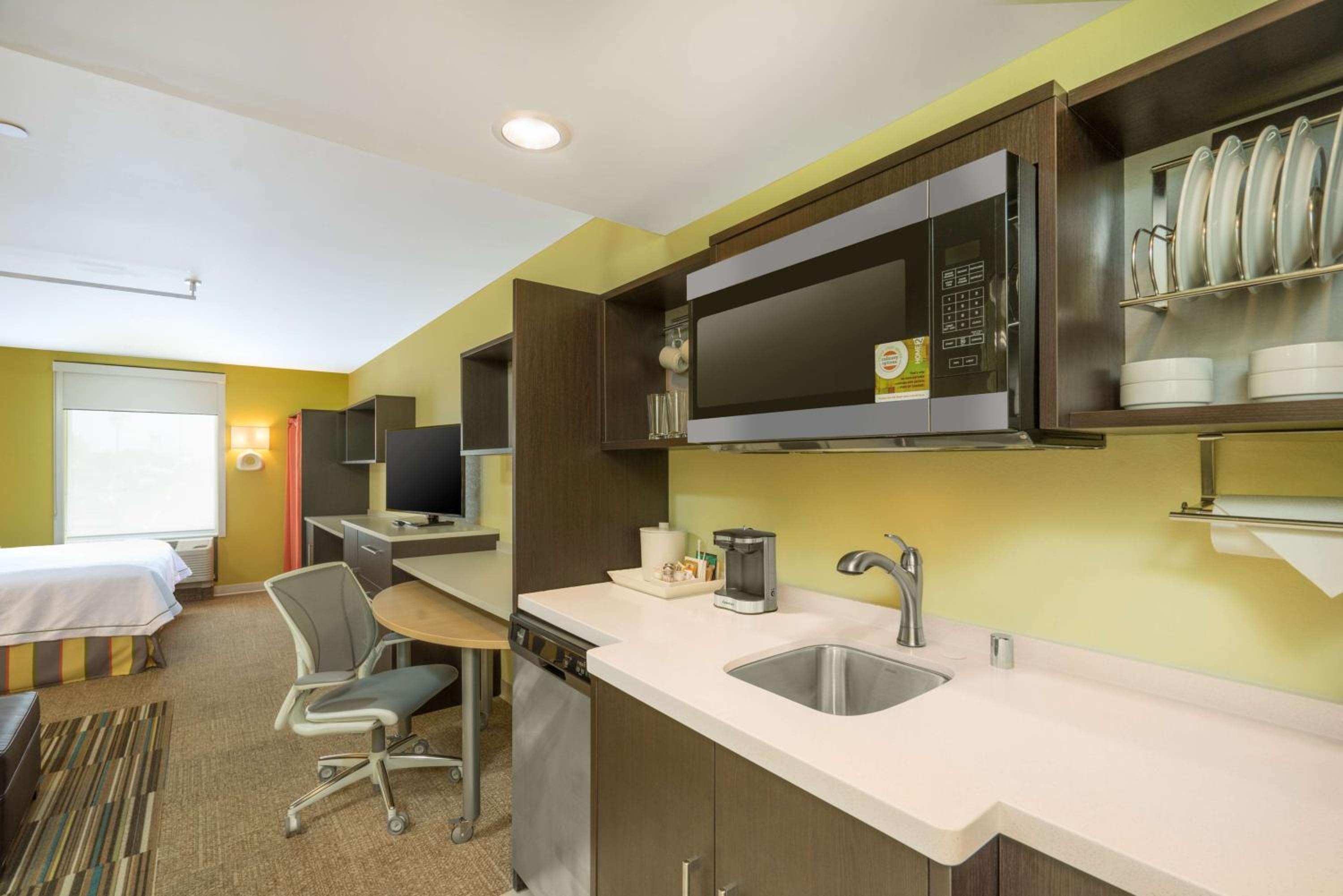 King Studio Suite - Non-Smoking photo 2