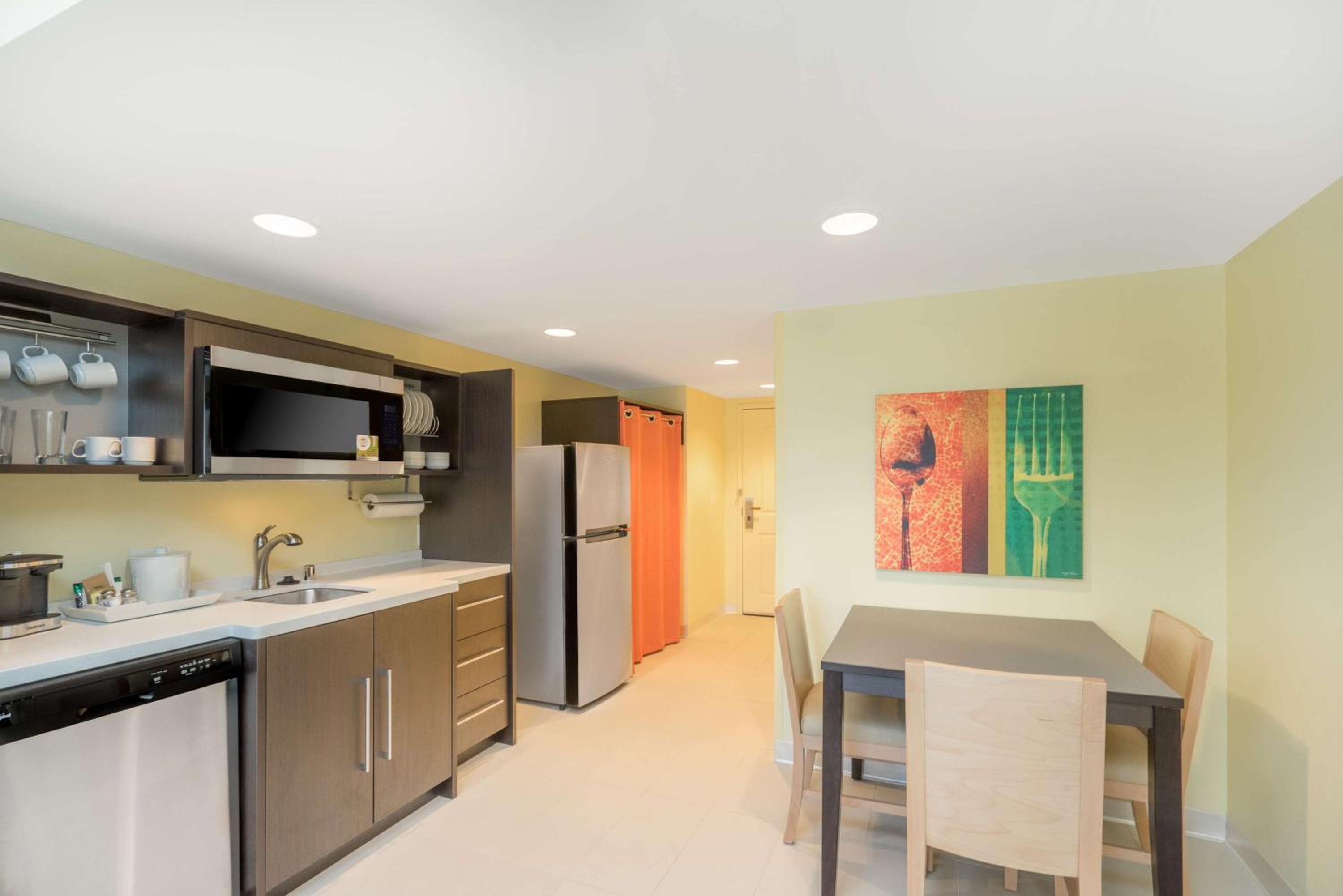 One-Bedroom King Suite - Non-Smoking