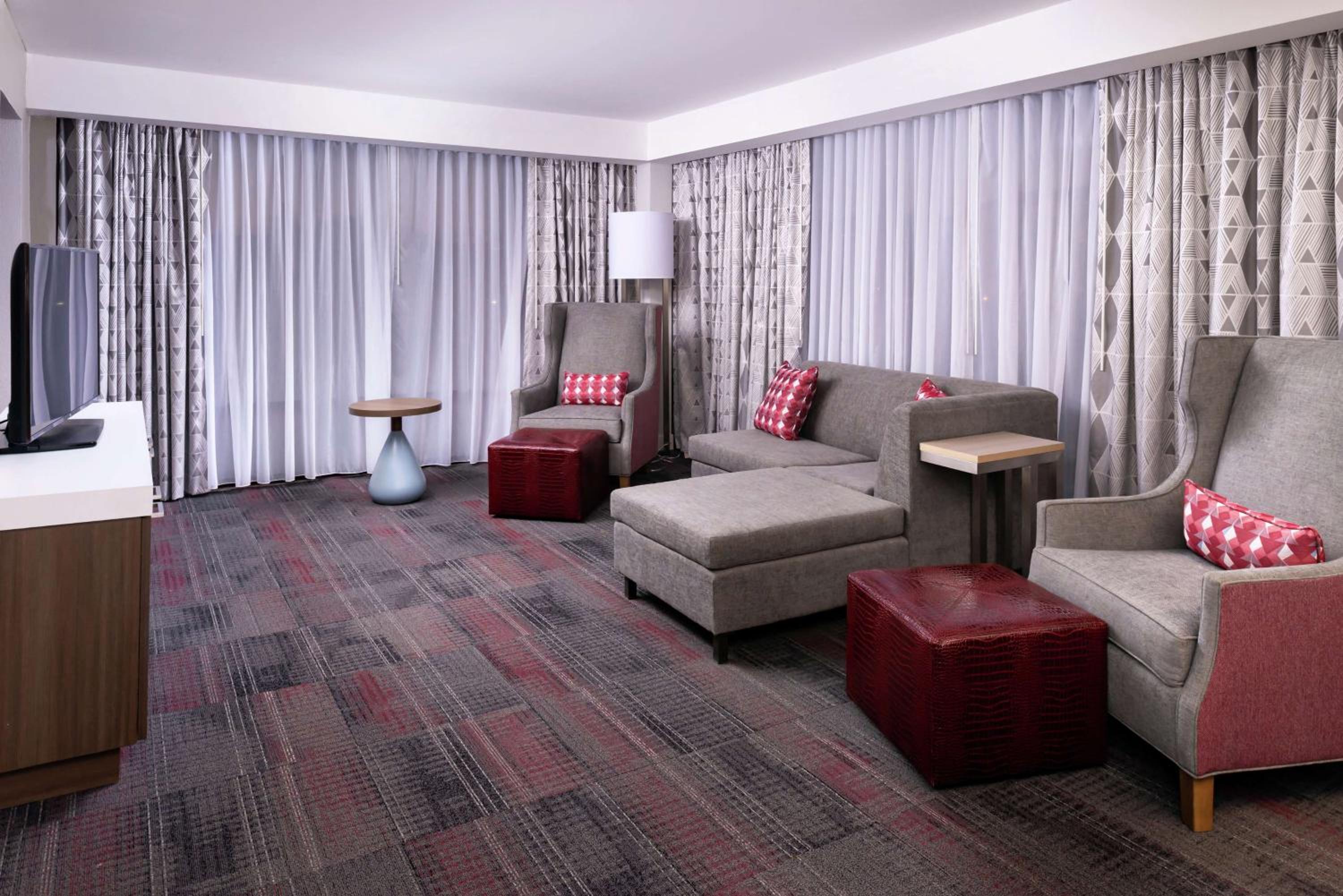 One-Bedroom King Suite photo 1