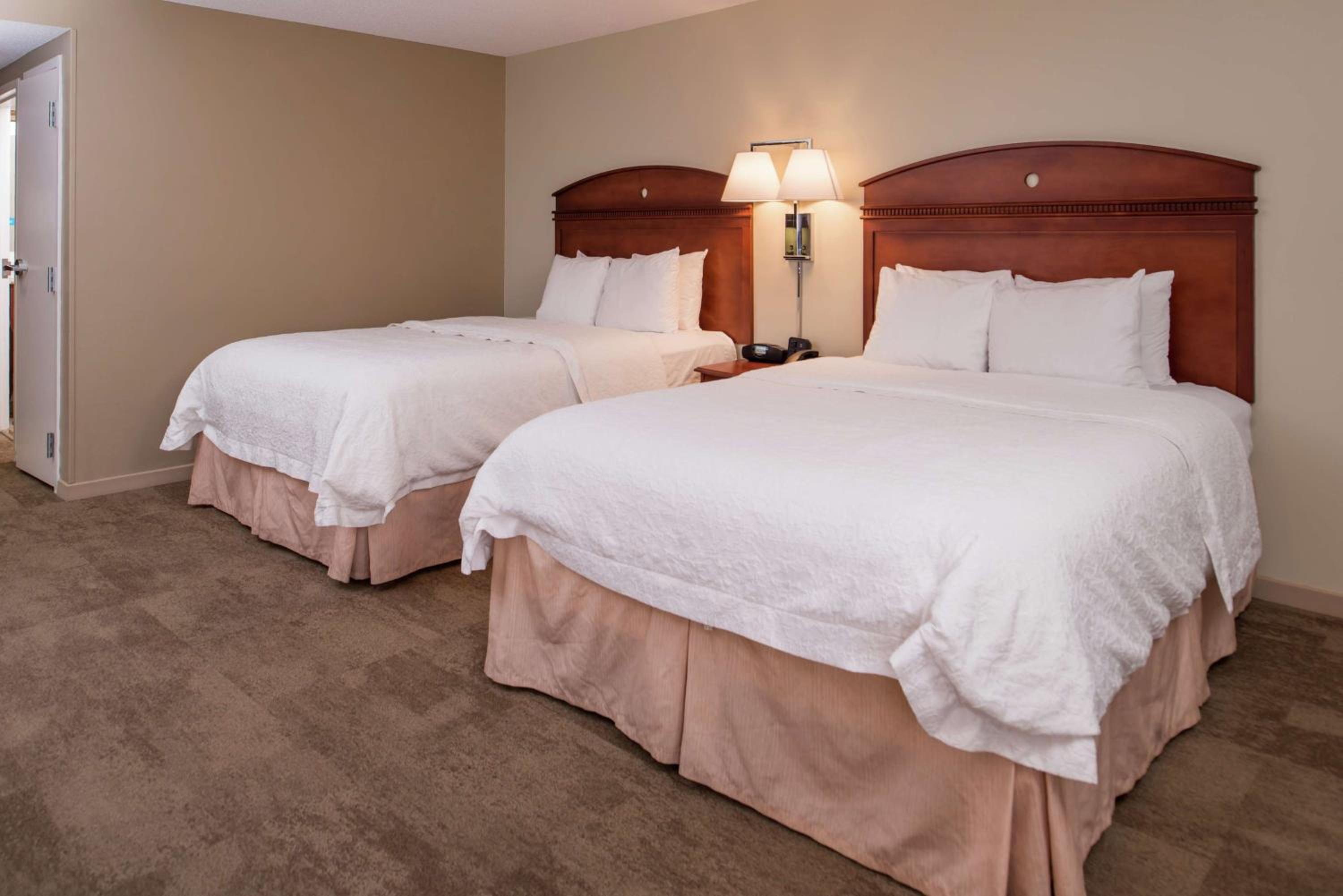 Queen Room with Two Queen Beds - Non-Smoking - Photo 1
