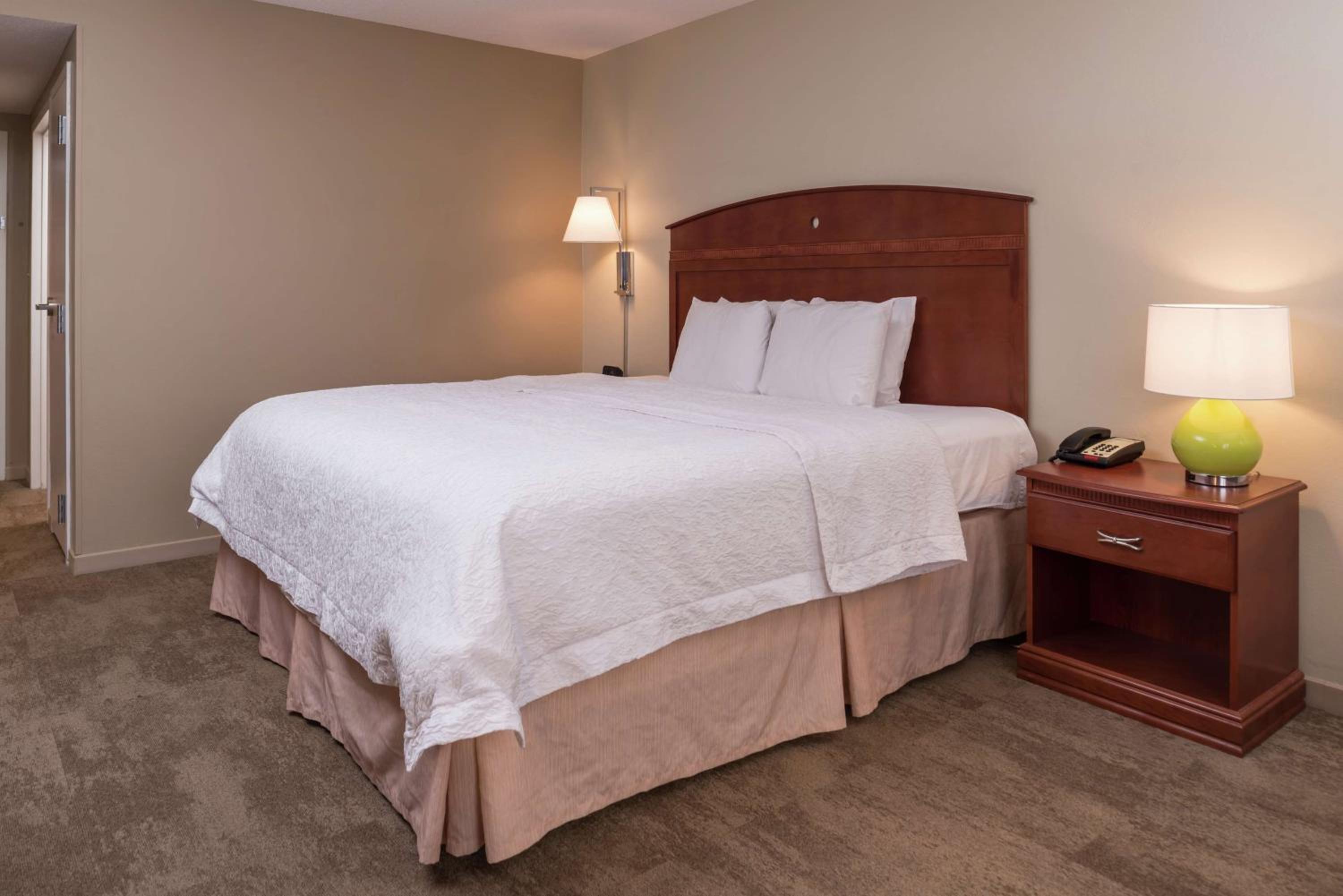 Standard King Room - Non-Smoking  - Photo 6