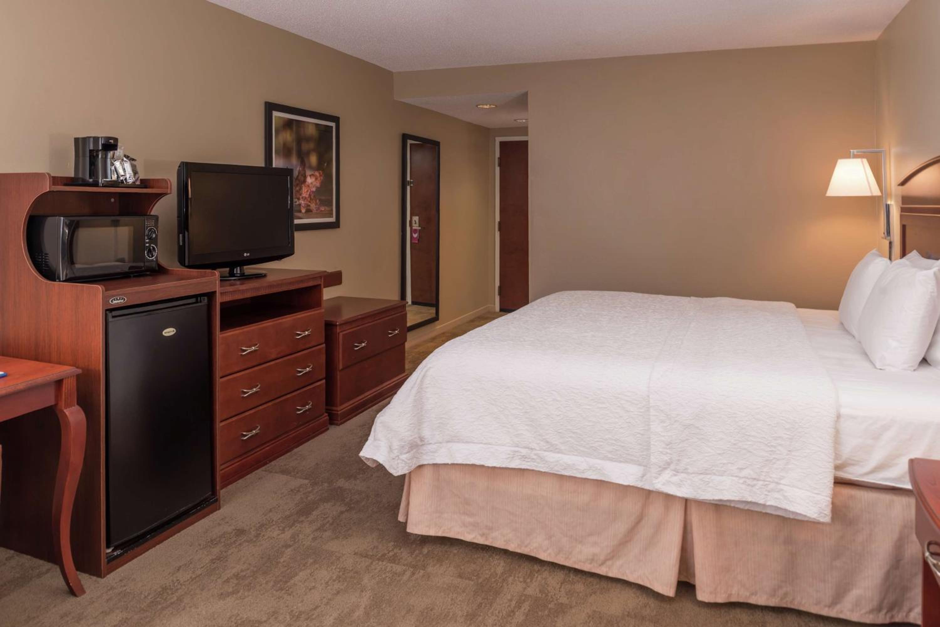 Standard King Room - Non-Smoking  - Photo 5