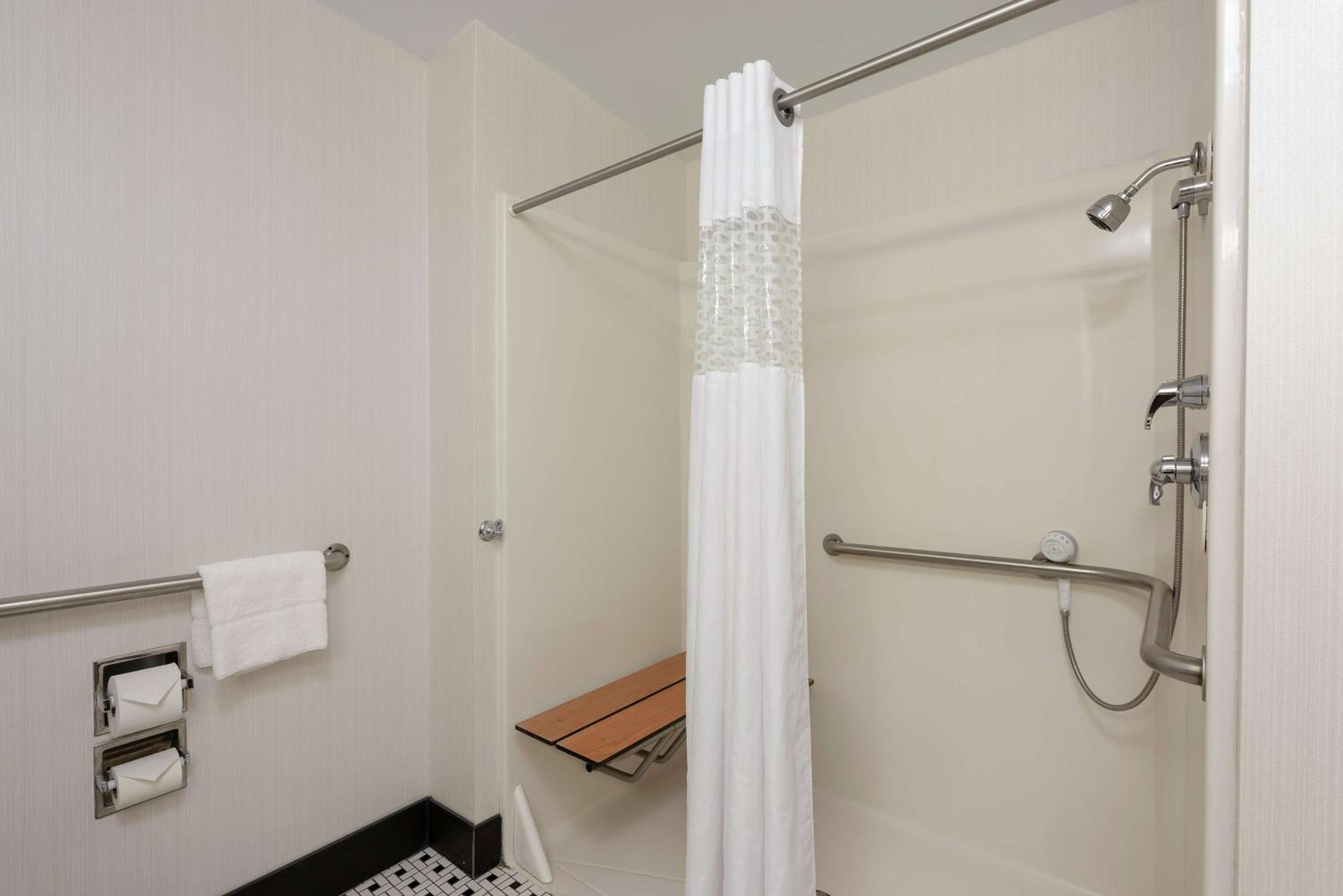 King Room - Disability Access/Roll-in Shower