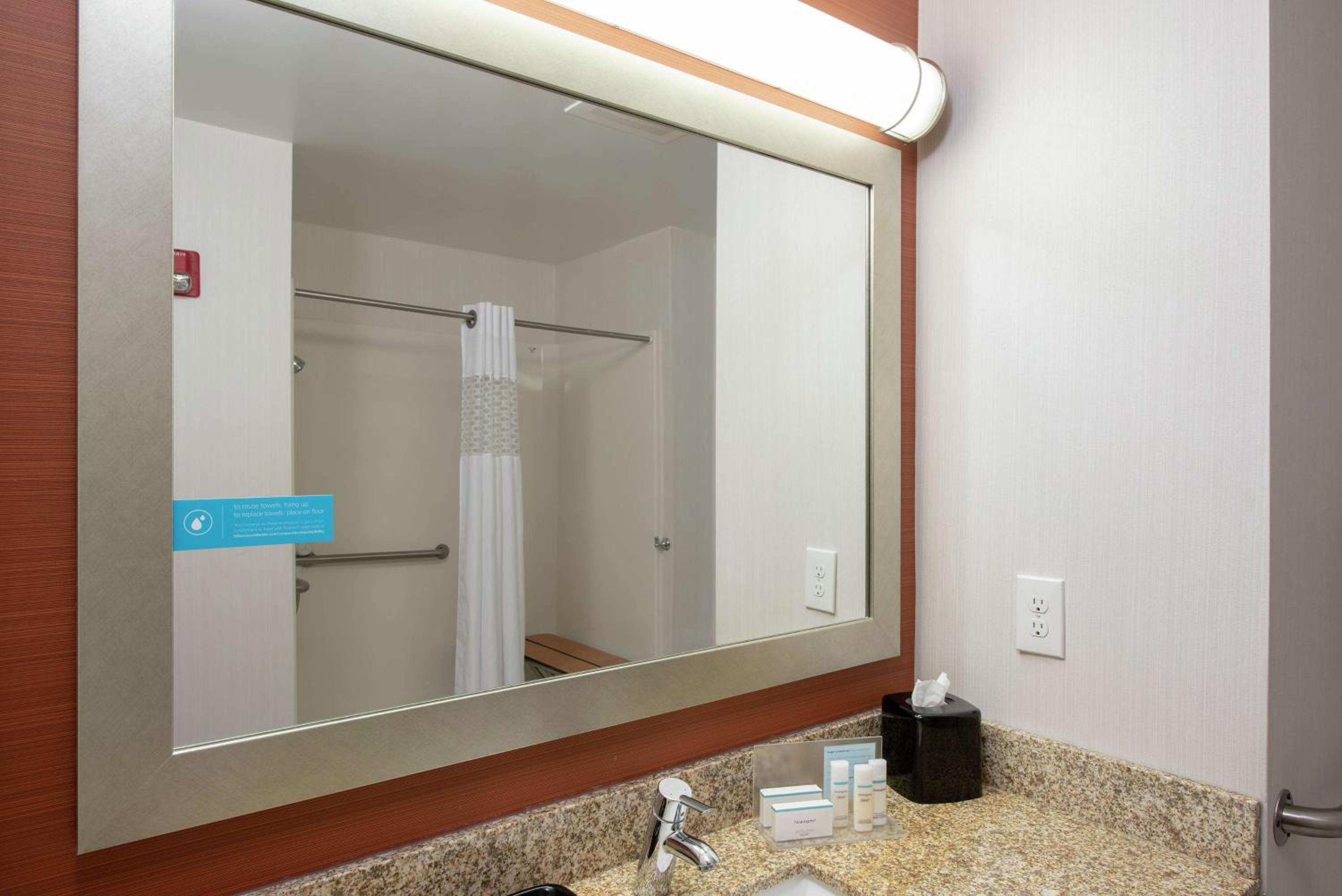 King Room - Mobility Access/Non-Smoking - Photo 6